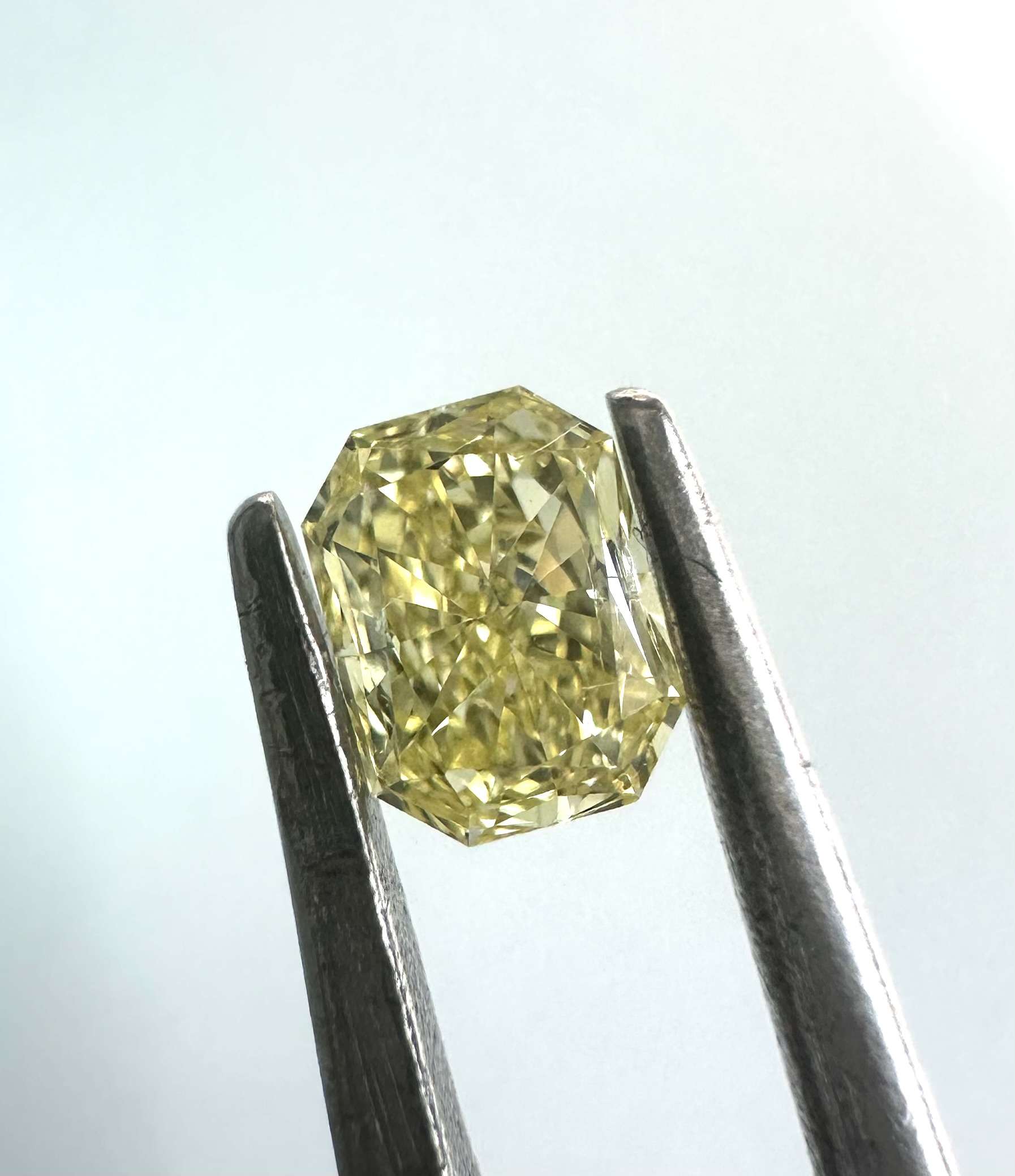 0.23ct Radiant SINGLE image 2 of 3
