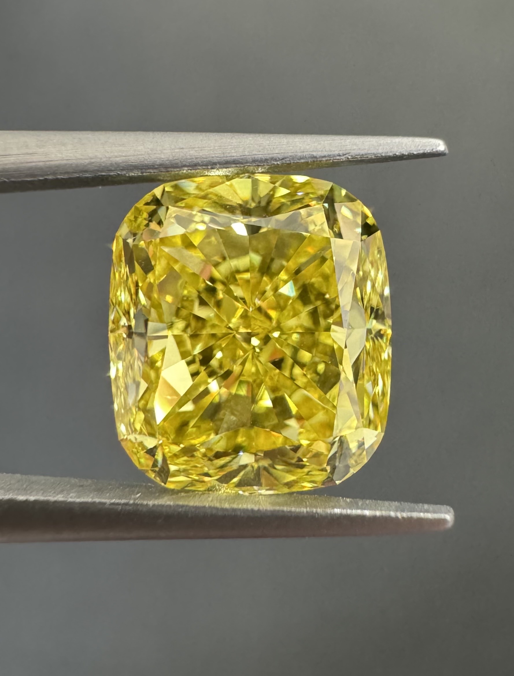 2.85ct Cushion SINGLE image 2 of 3