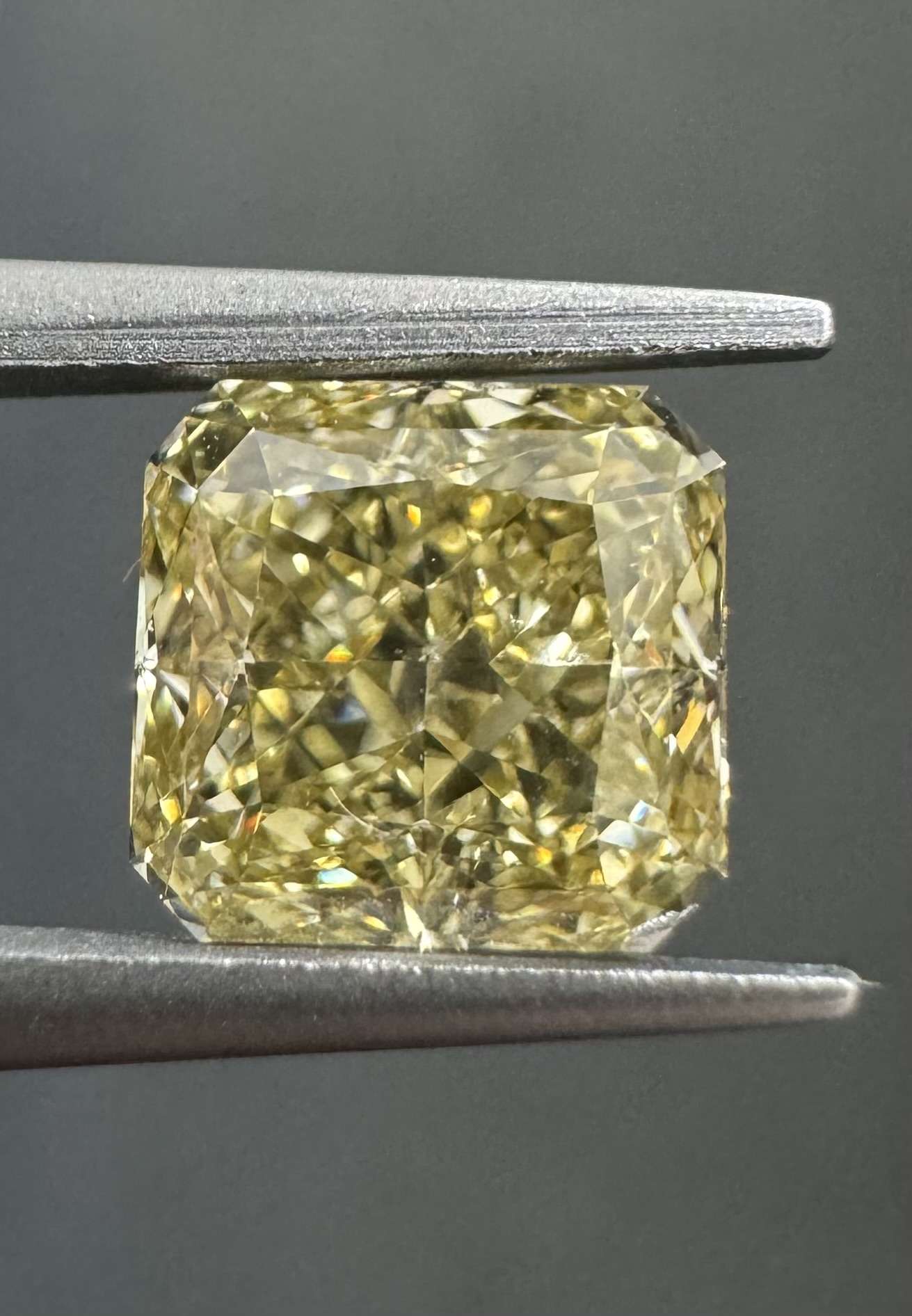 1.66ct Square SINGLE image 2 of 3