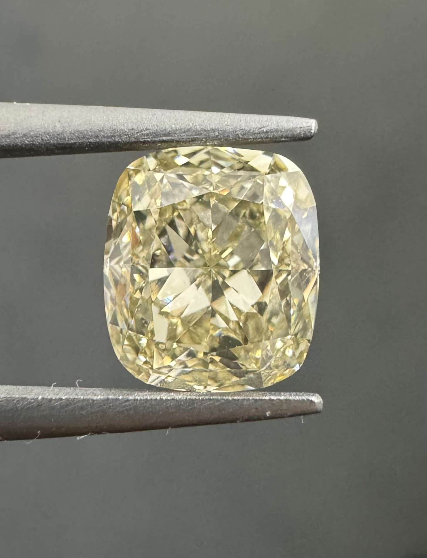 1.52ct Cushion SINGLE image 2 of 3