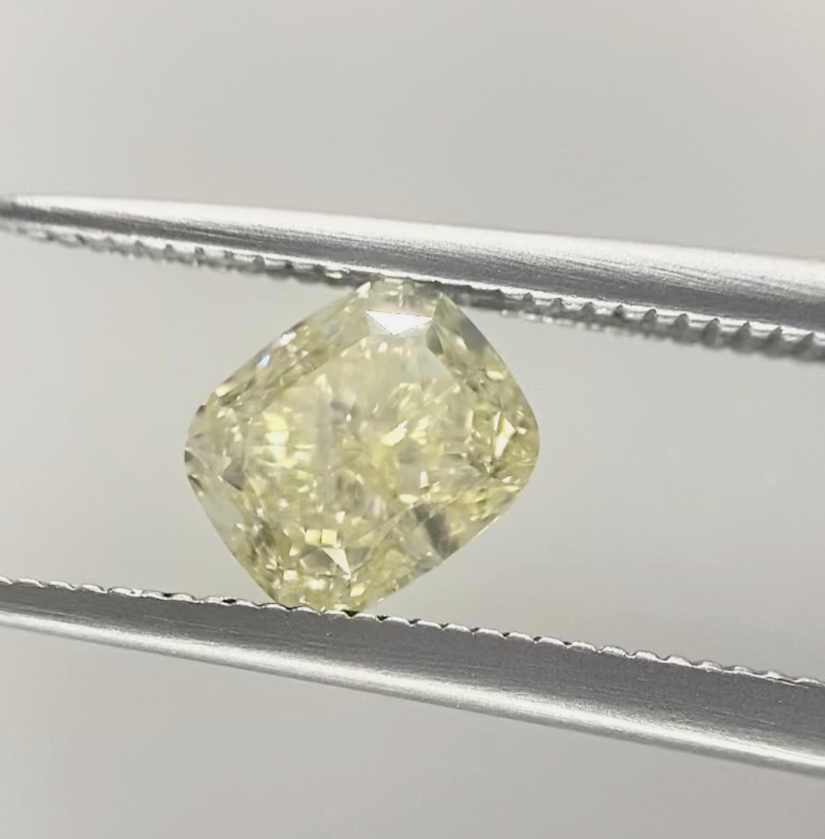 1.38ct Cushion SINGLE image 2 of 3