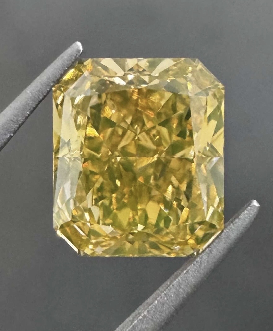 3.01ct Radiant SINGLE image 2 of 3