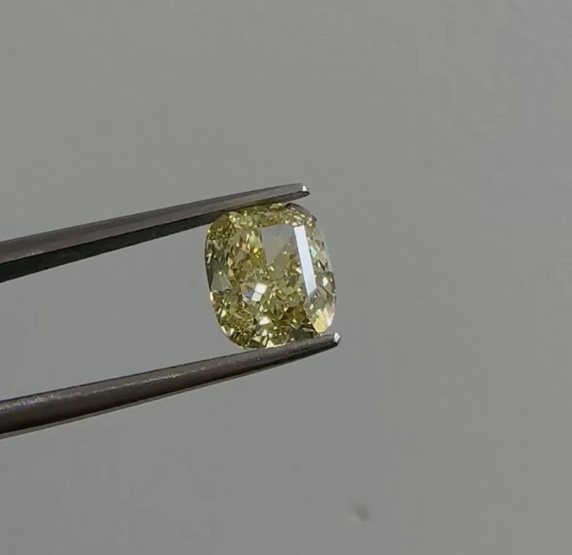 2.24ct Cushion SINGLE image 2 of 3