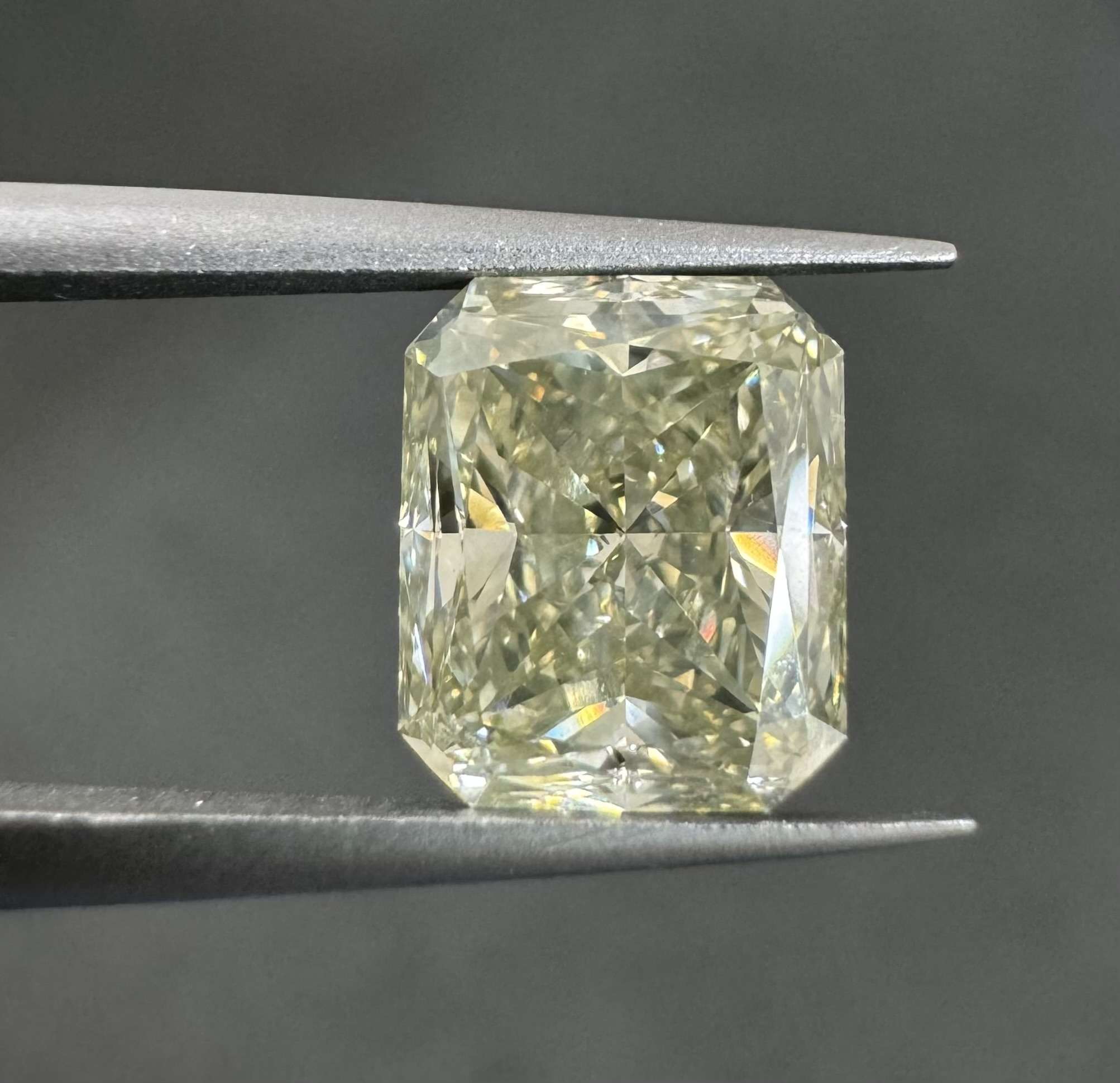 3.17ct Radiant SINGLE image 2 of 3