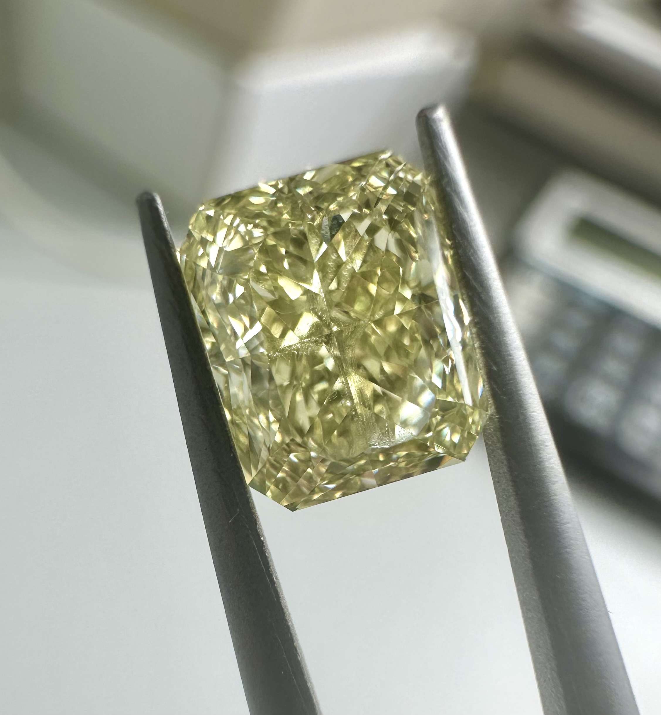 1.10ct Radiant SINGLE image 2 of 3