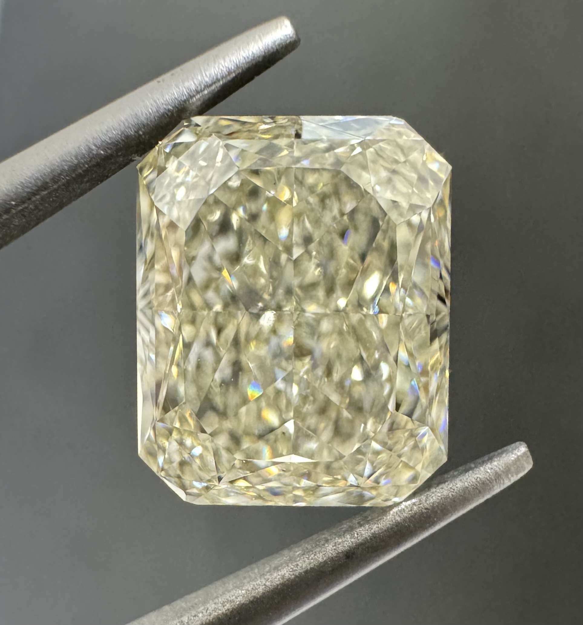 3.03ct Radiant SINGLE image 2 of 3