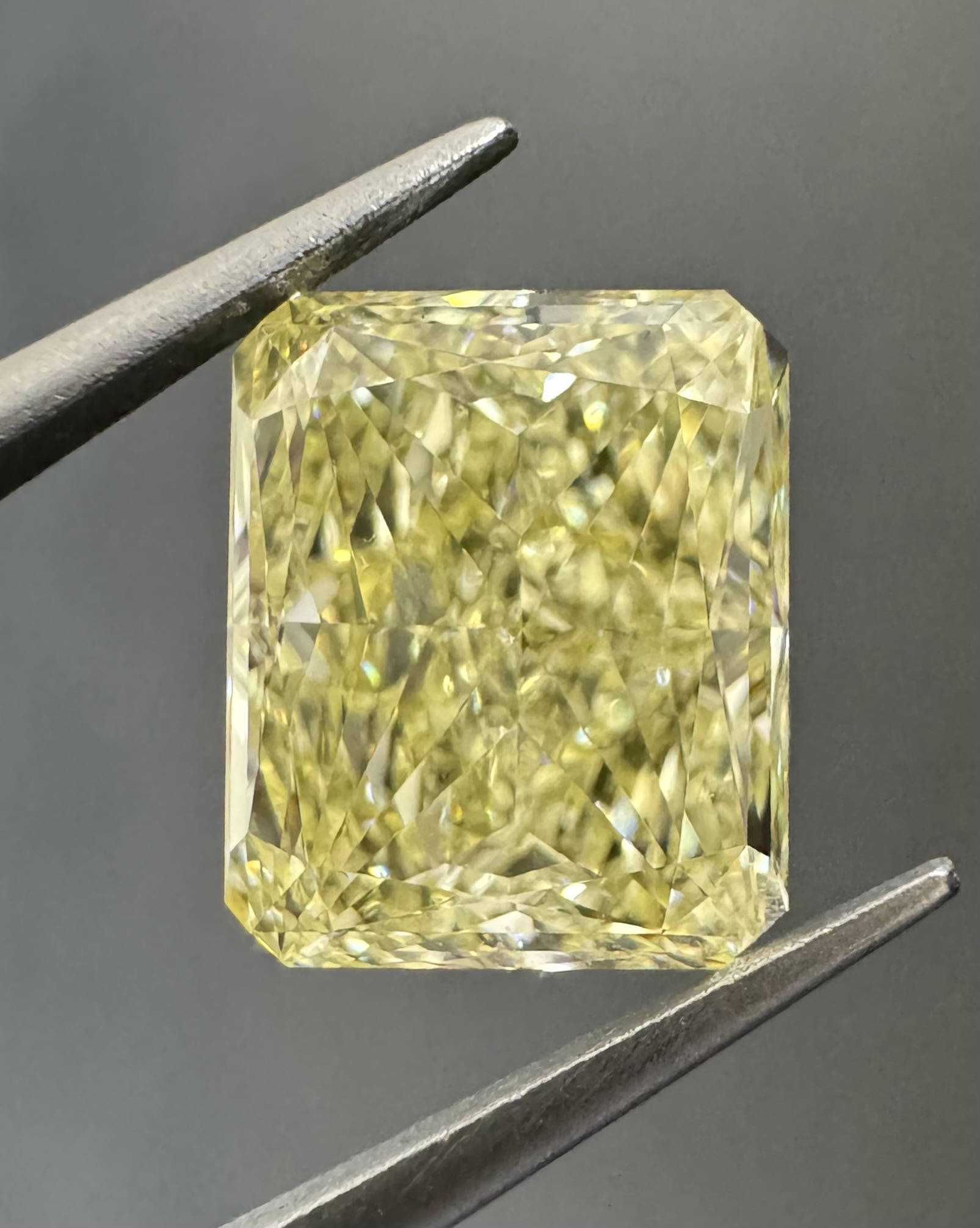 3.03ct Radiant SINGLE image 2 of 3