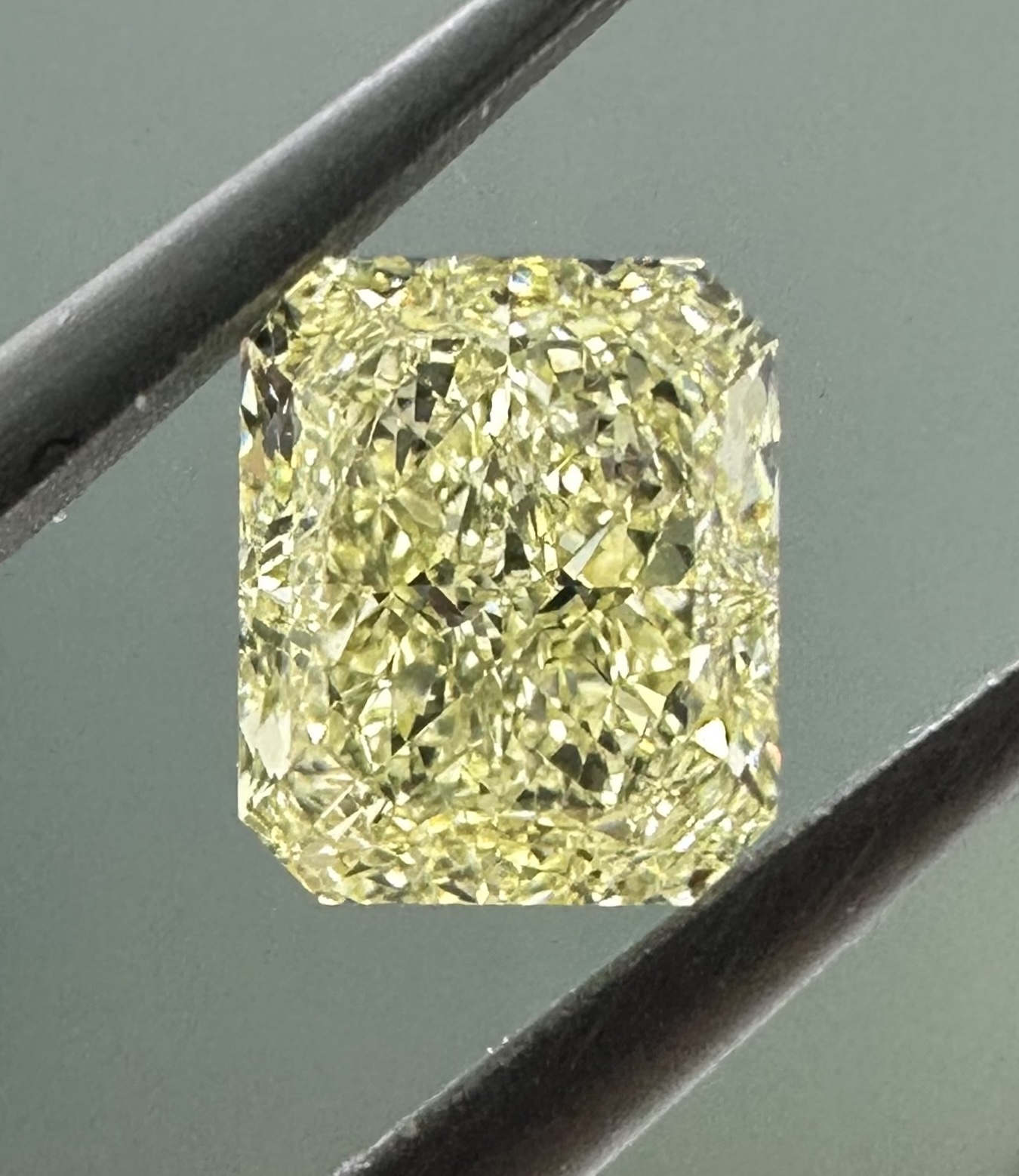 1.70ct Radiant SINGLE image 2 of 3