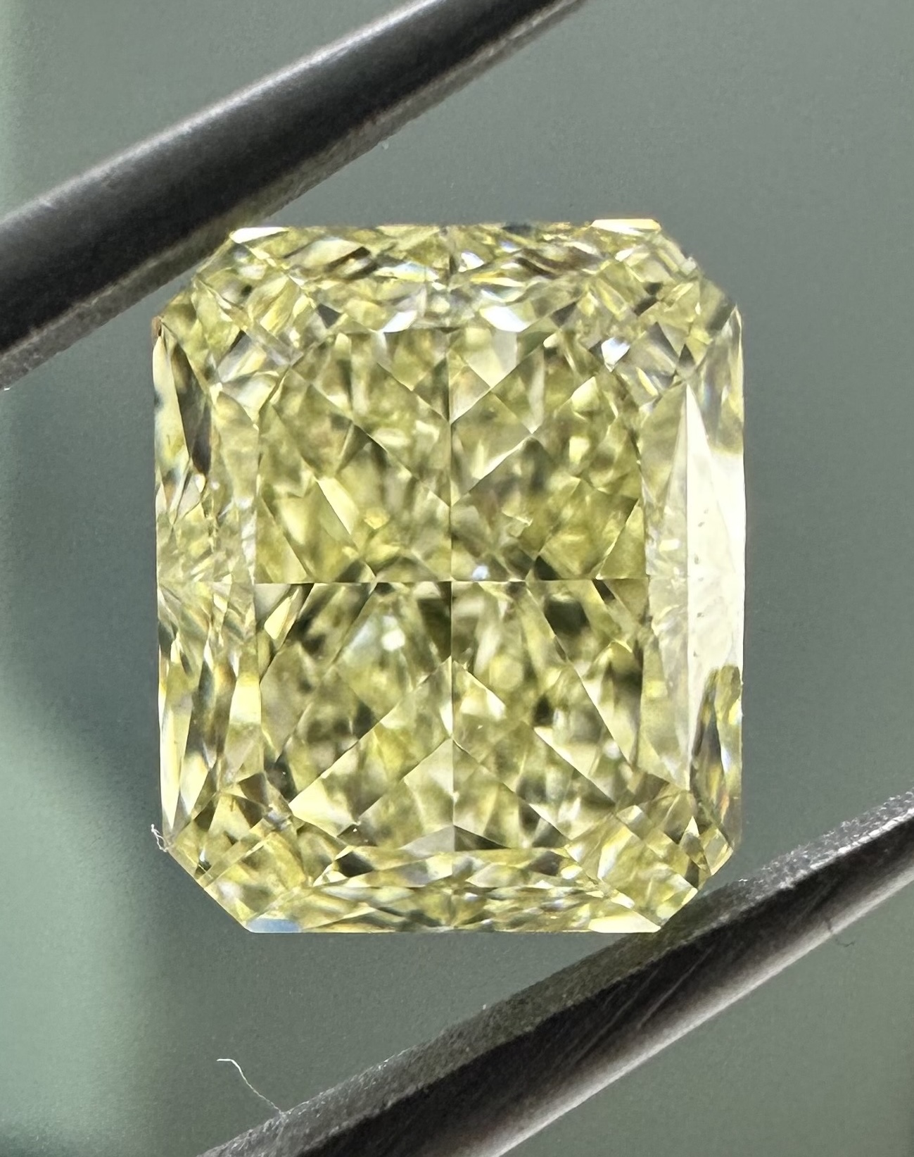 1.67ct Radiant SINGLE image 2 of 3
