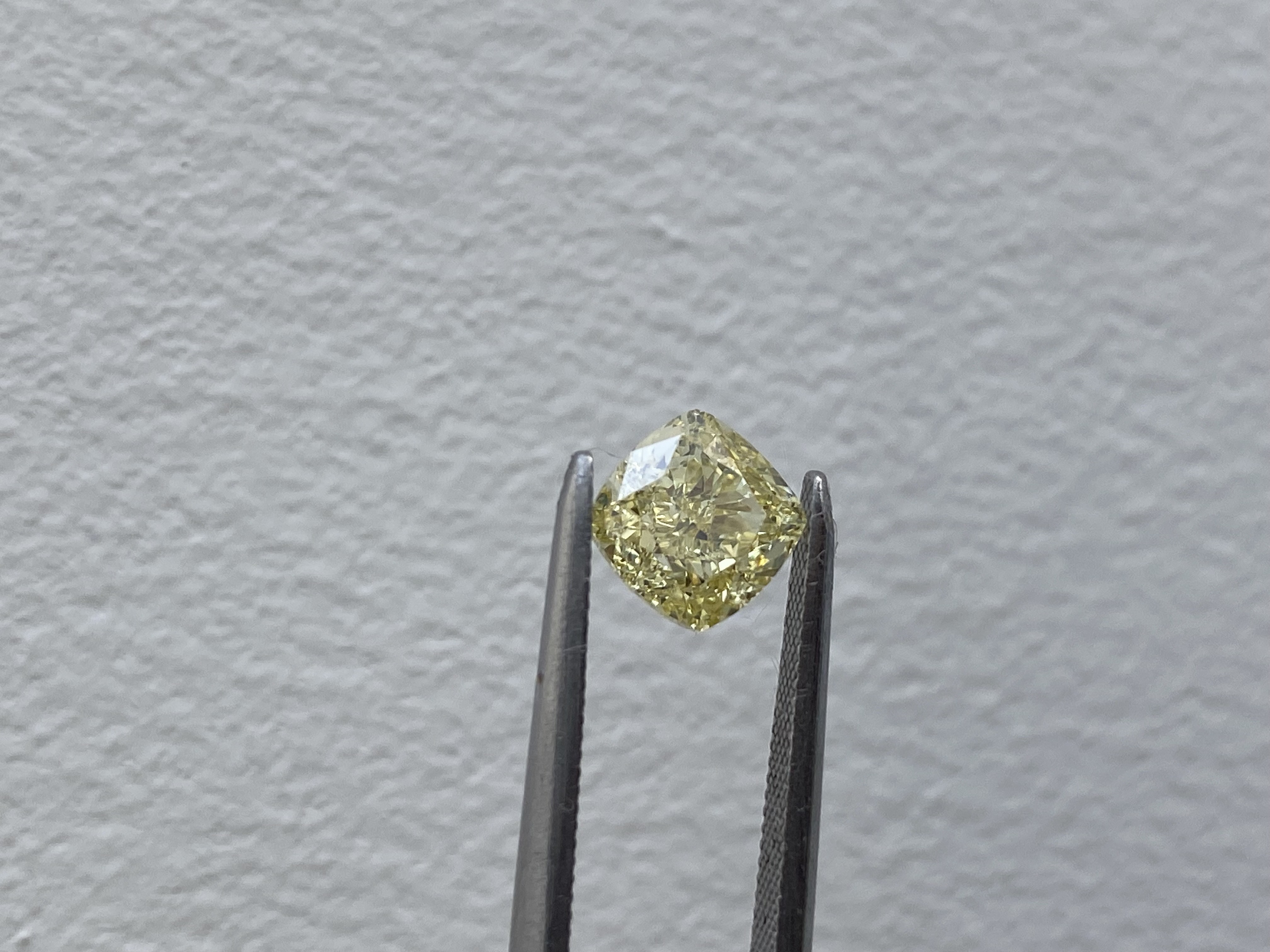 1.69ct Cushion SINGLE image 2 of 3