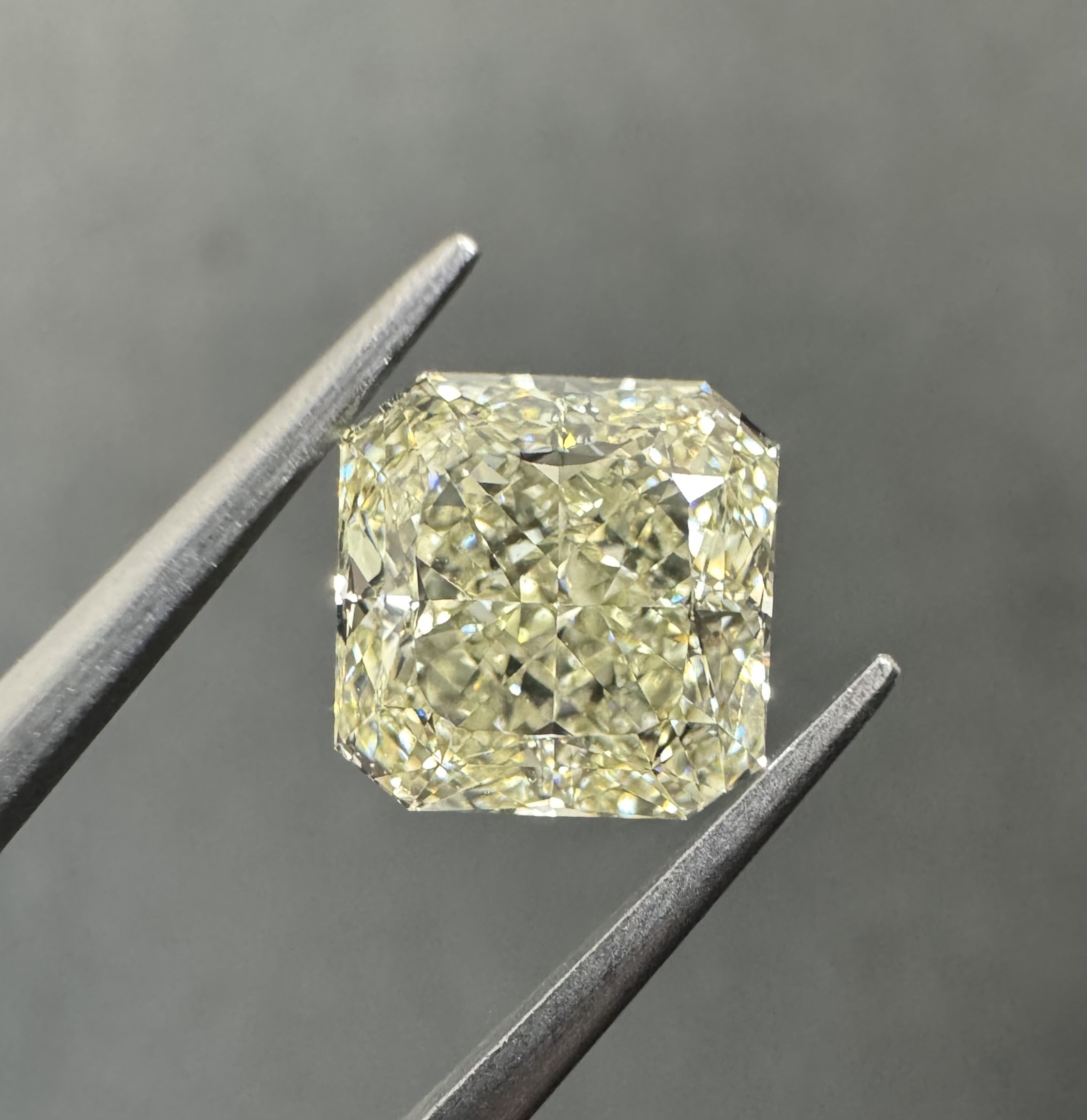 3.02ct Radiant SINGLE image 2 of 3