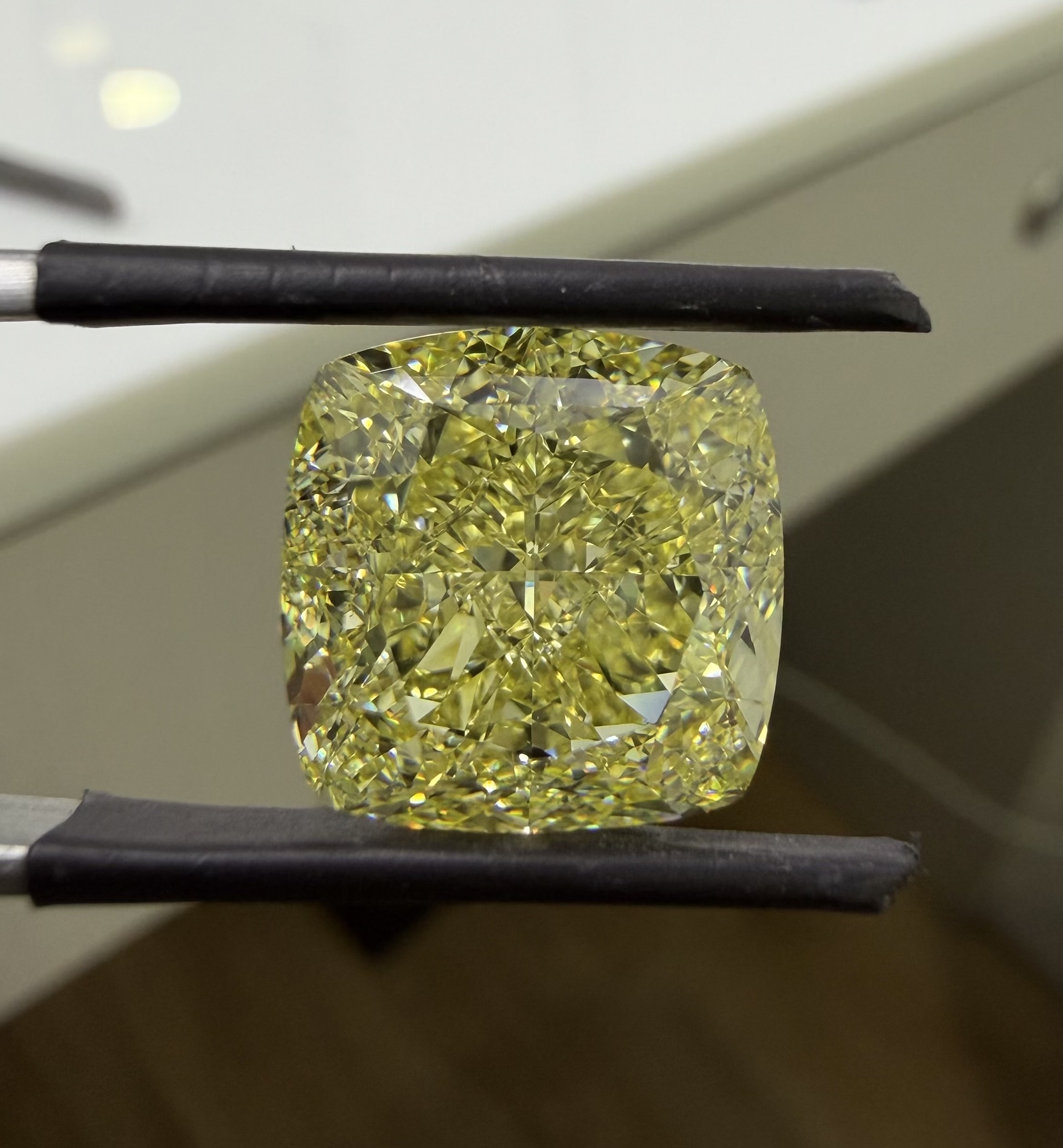 14.07ct Cushion SINGLE image 2 of 3