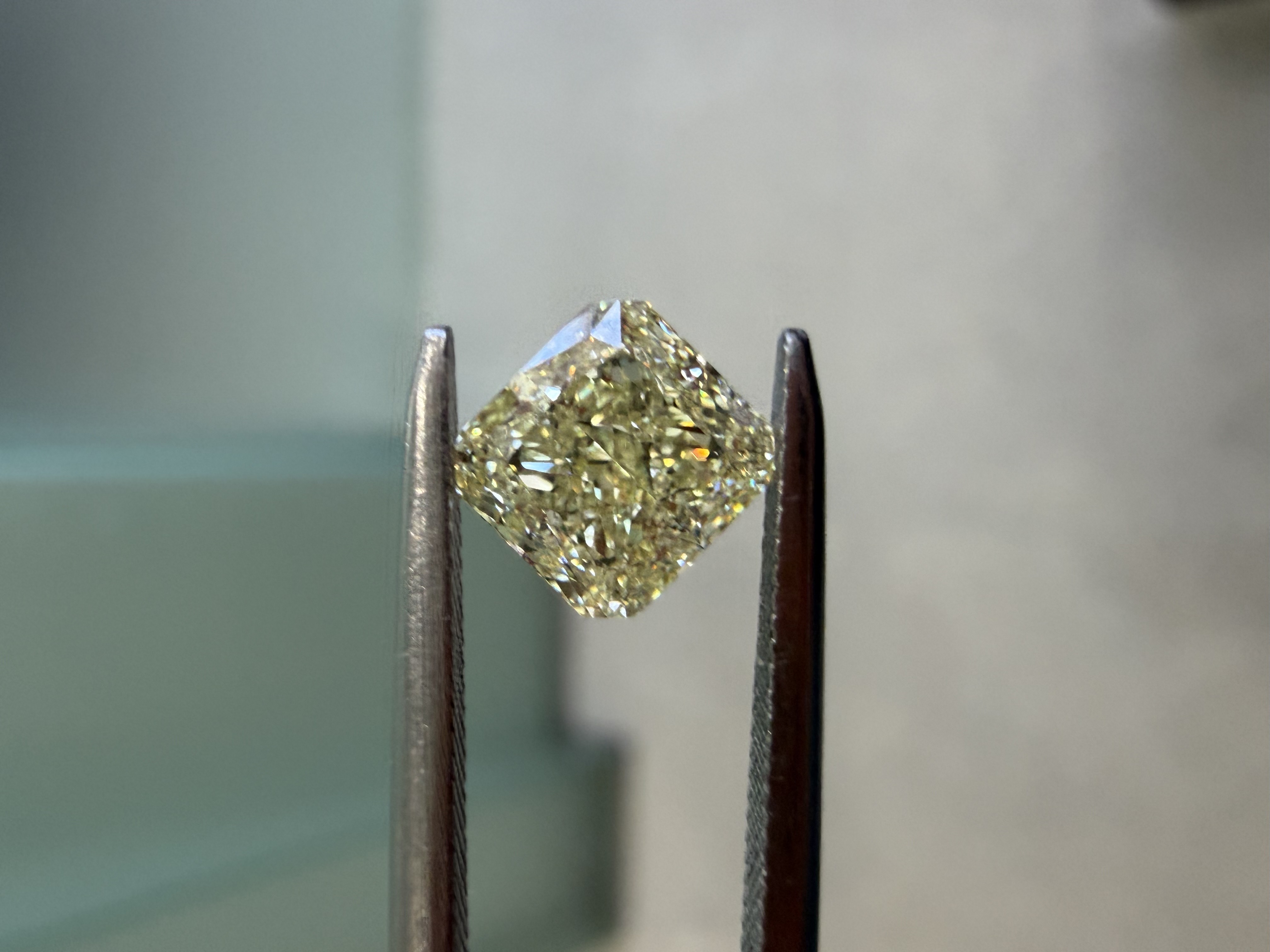 1.50ct Radiant SINGLE image 2 of 2