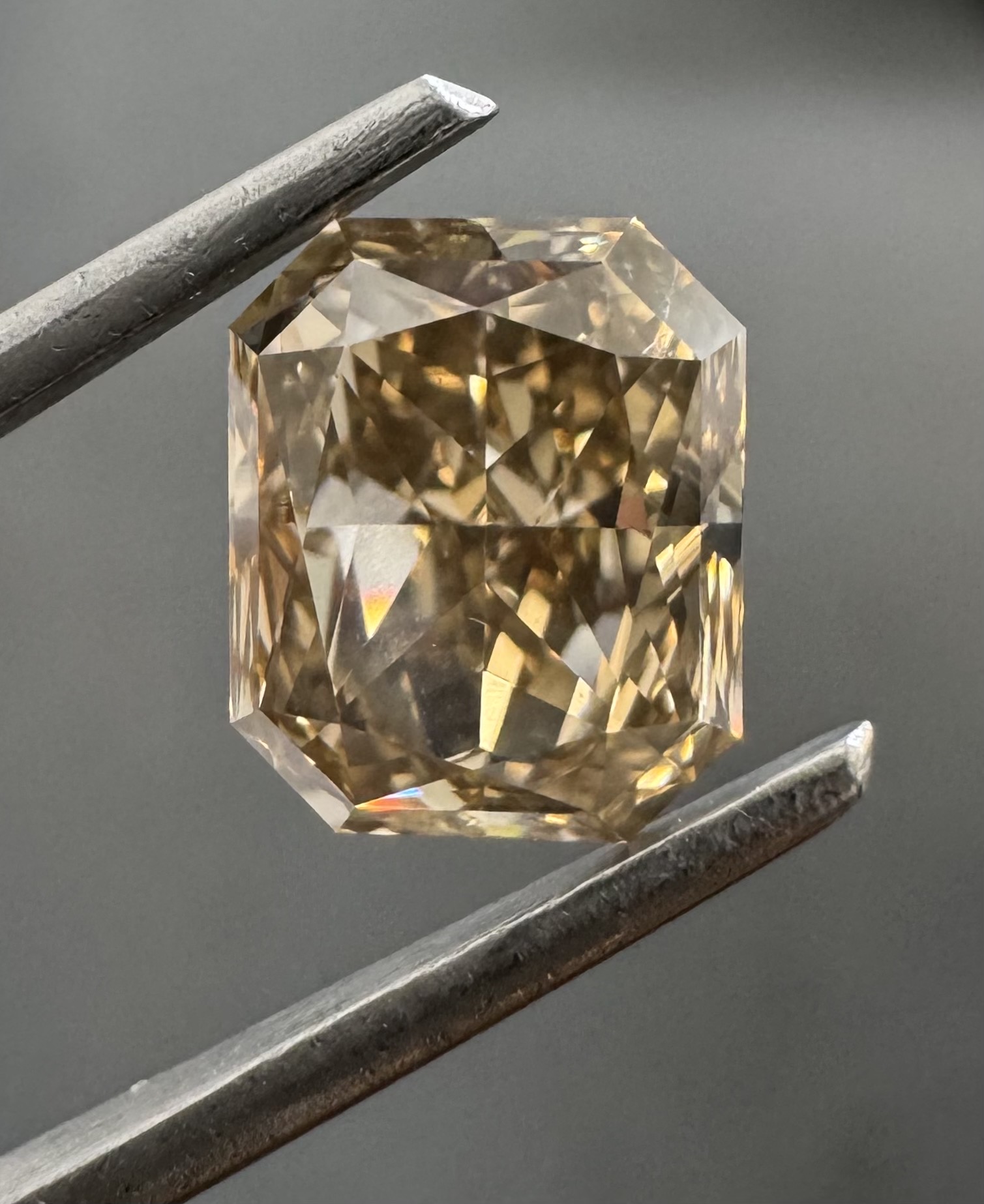 2.01ct Radiant SINGLE image 2 of 3
