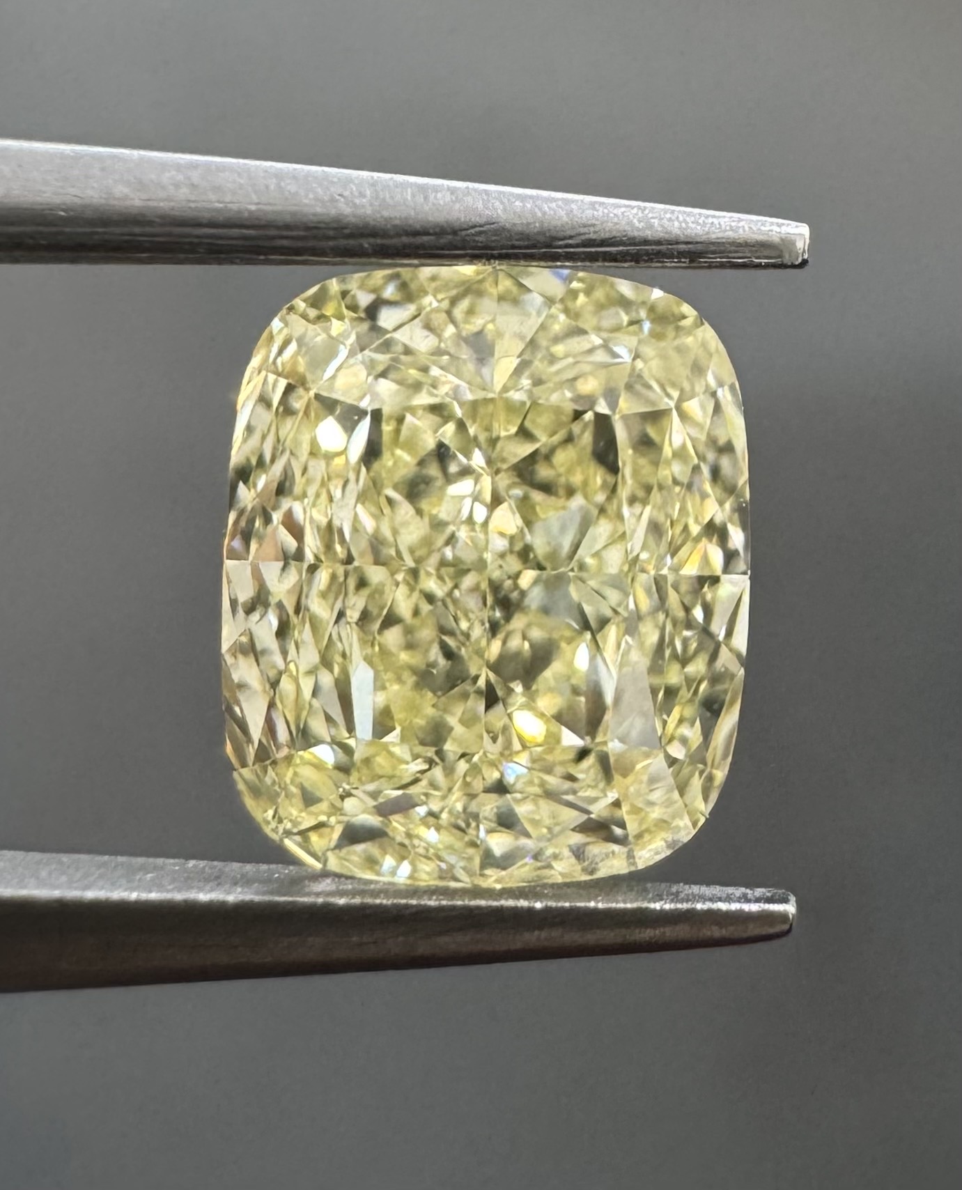 2.20ct Cushion SINGLE image 2 of 3