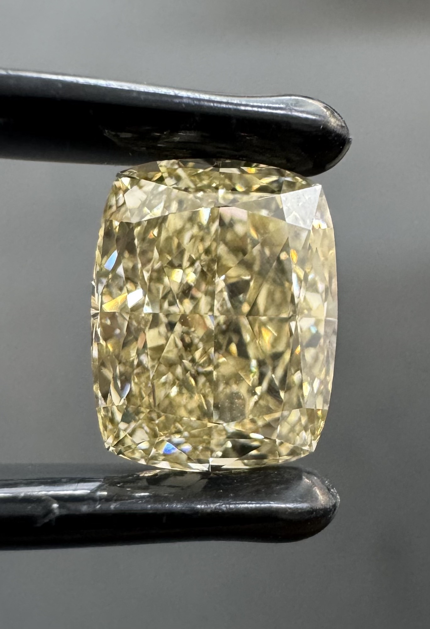 3.04ct Cushion SINGLE image 2 of 3