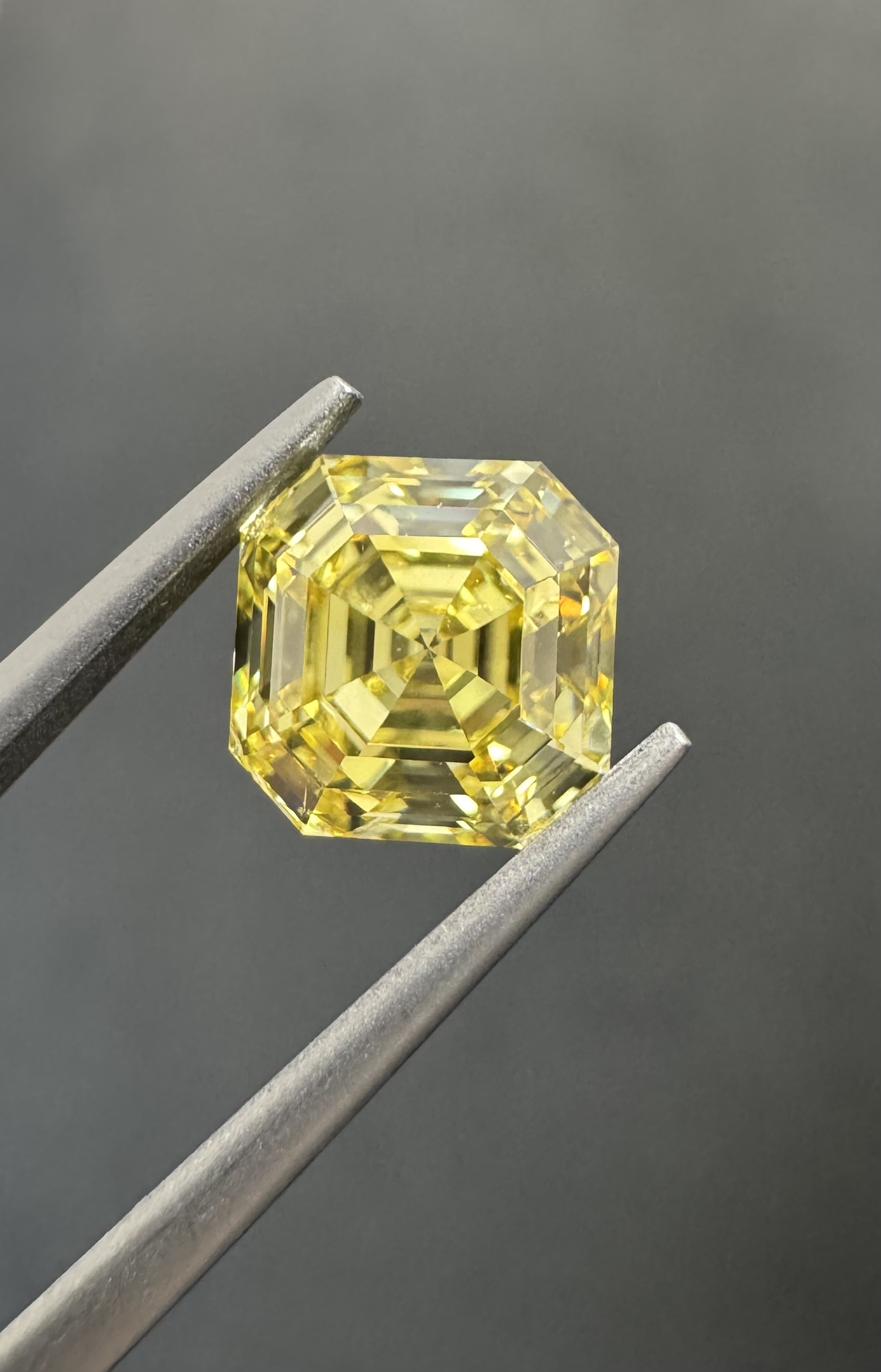 2.15ct SQUARE EMERALD CUT SINGLE image 2 of 3