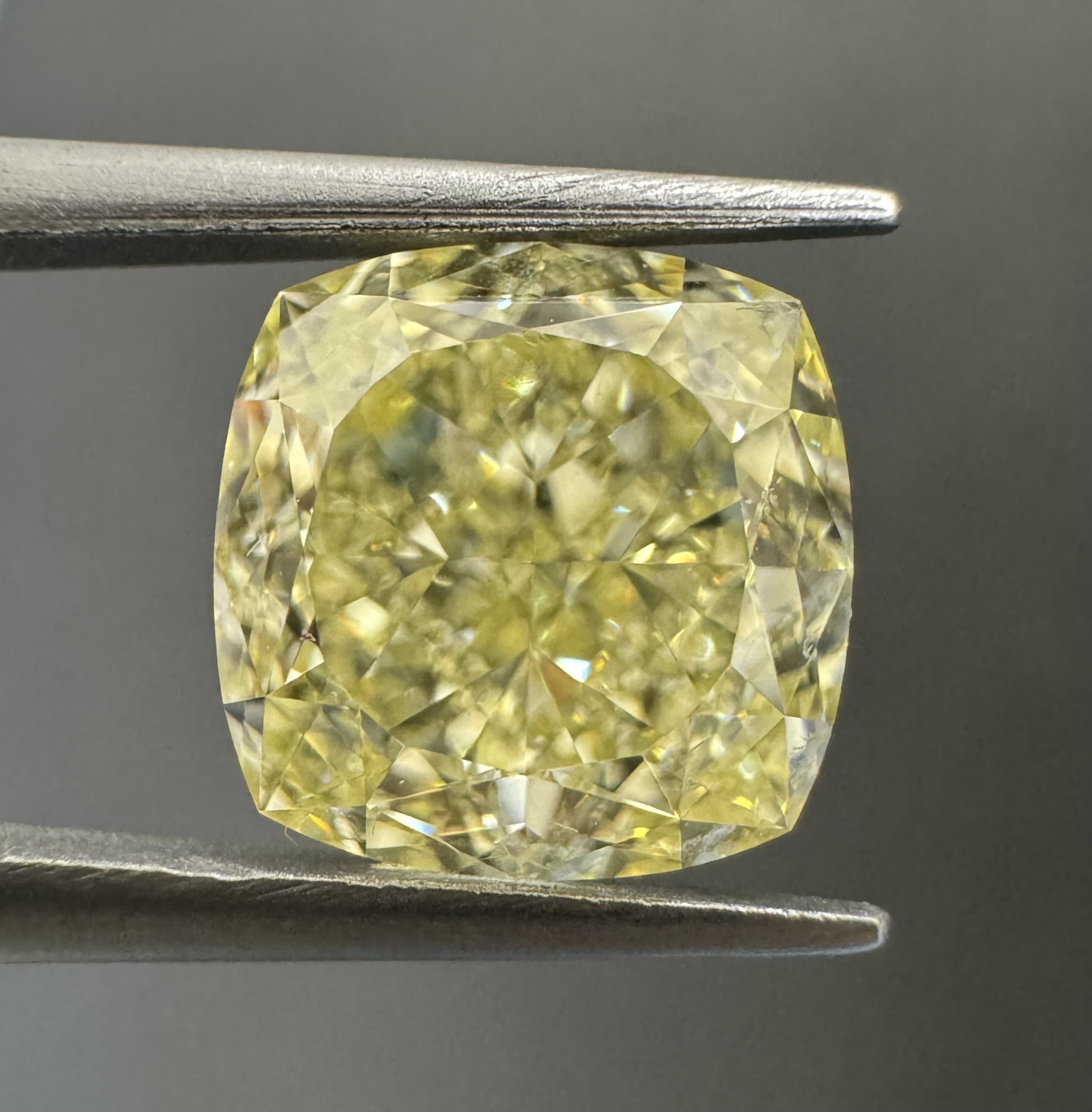 2.77ct Cushion SINGLE image 2 of 3