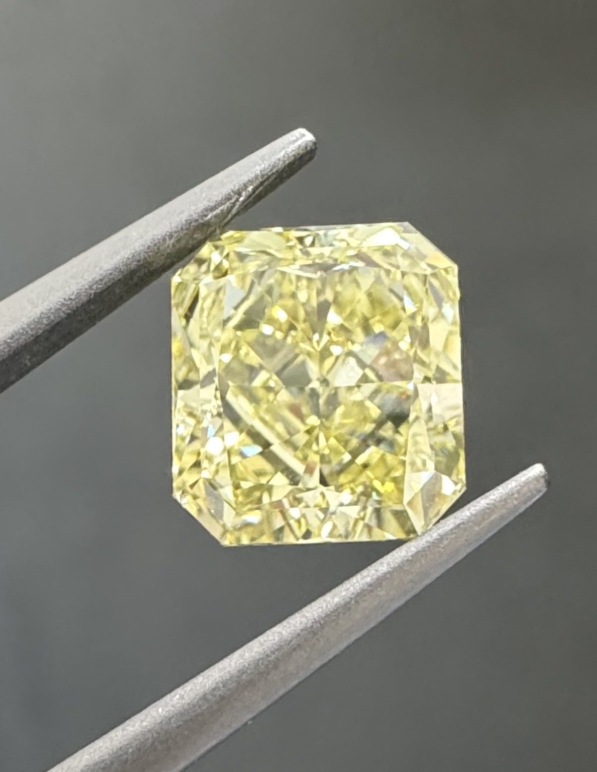 2.50ct Radiant SINGLE image 2 of 3