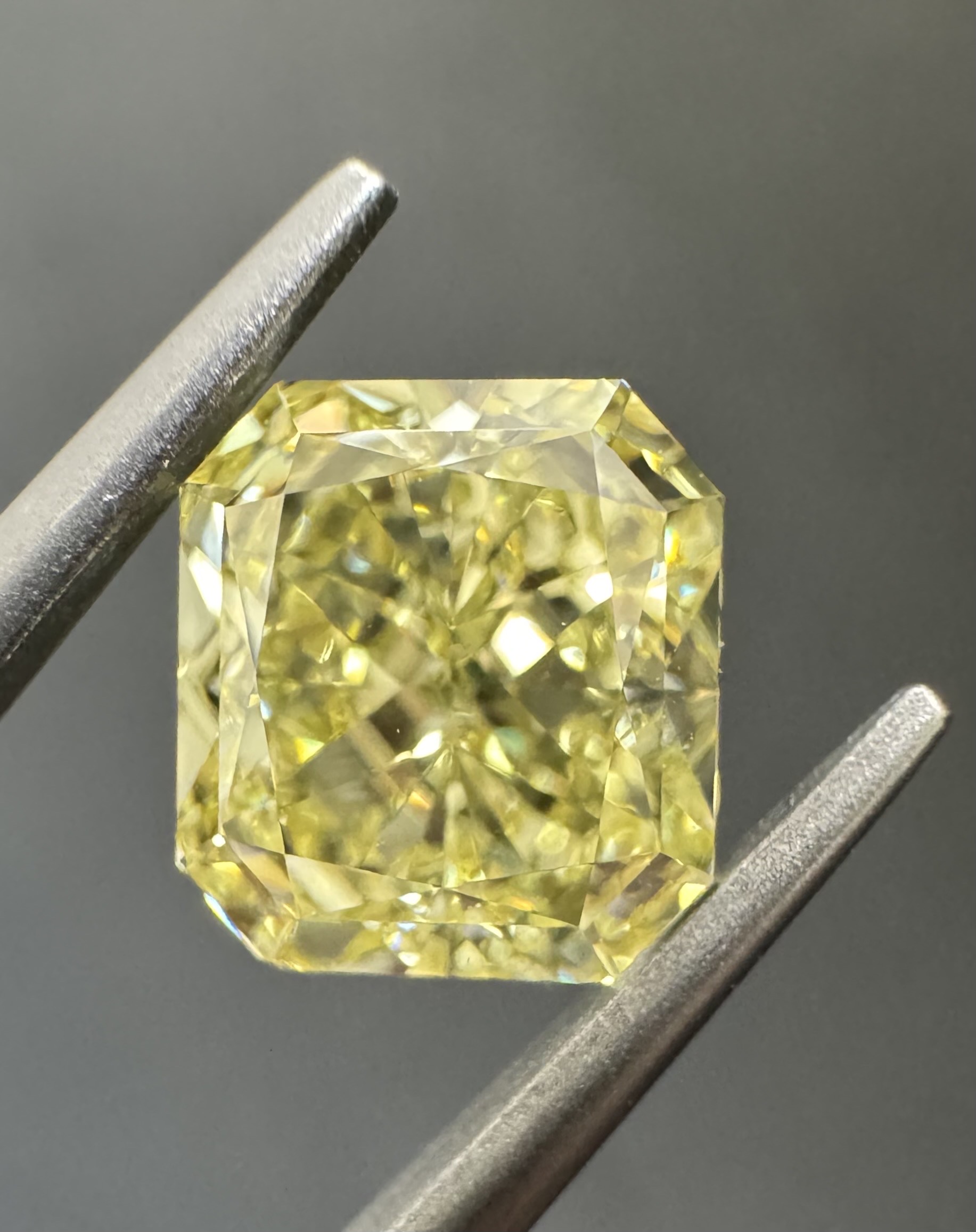 2.01ct Radiant SINGLE image 2 of 3