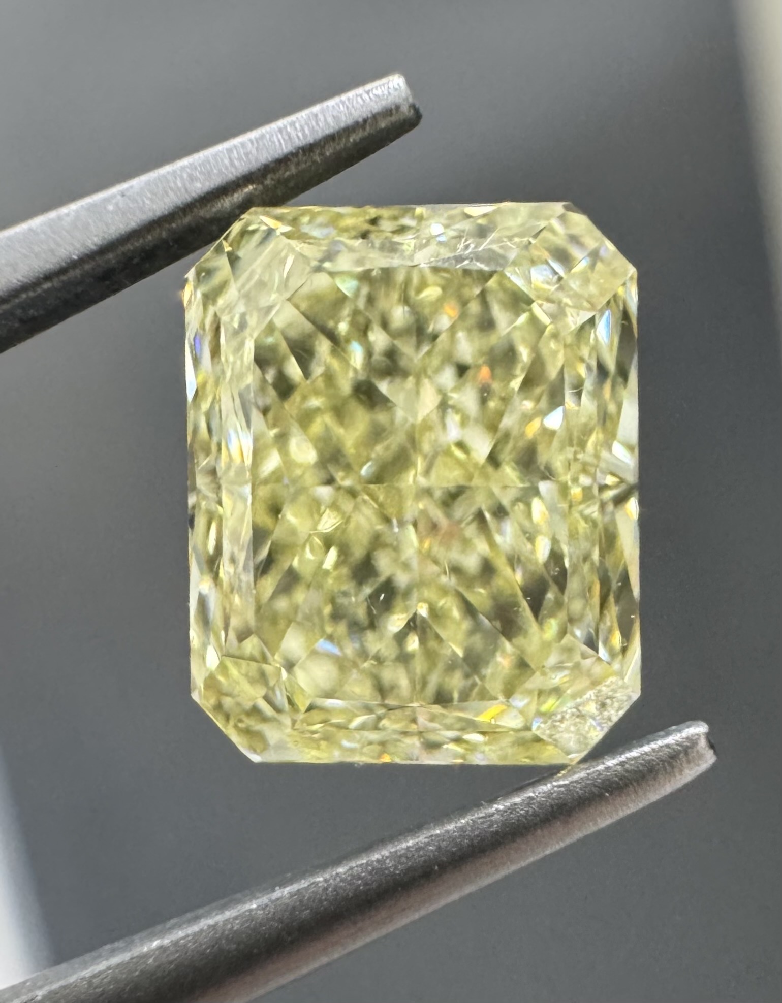 2.01ct Radiant SINGLE image 2 of 3