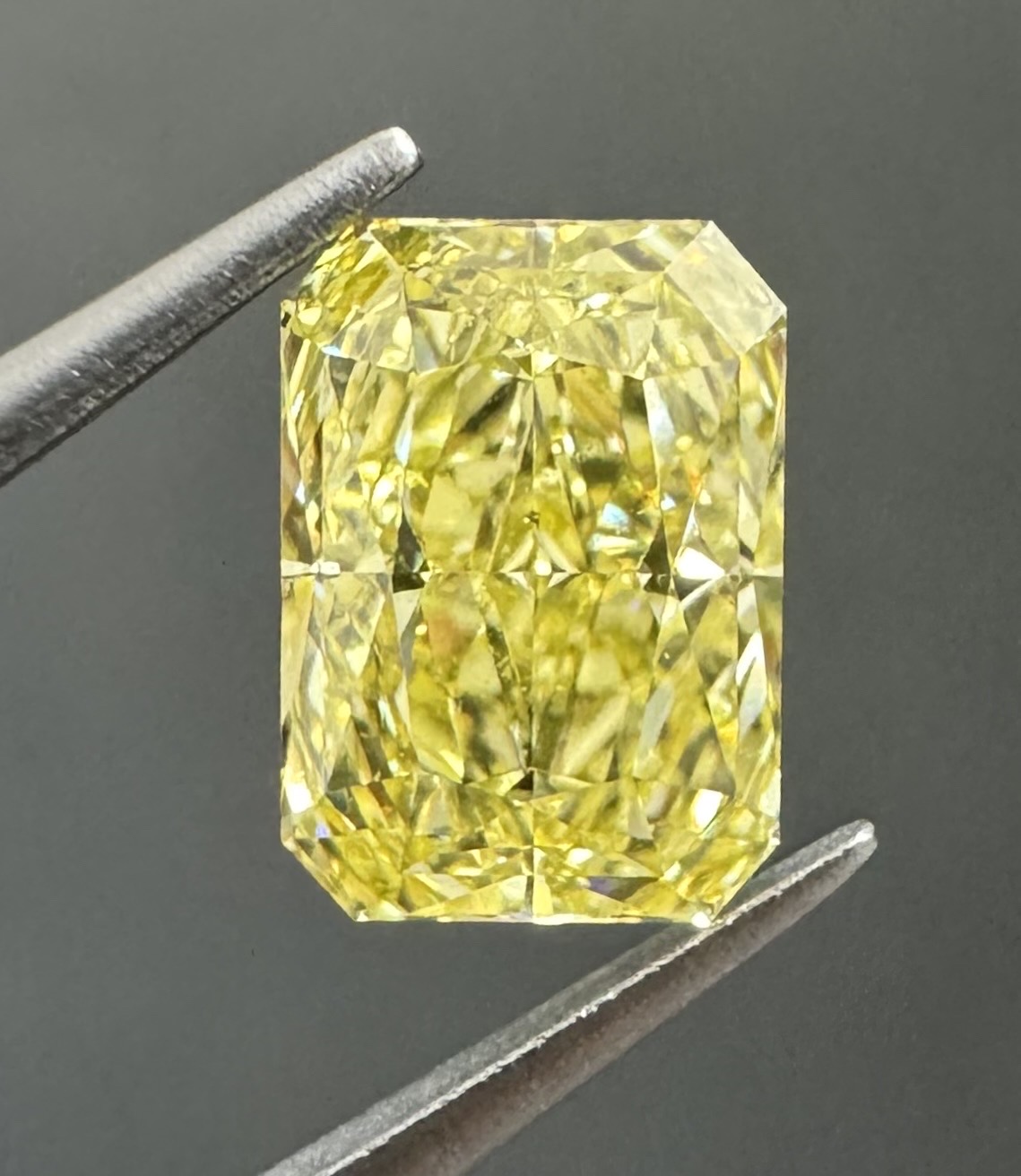 1.02ct Radiant SINGLE image 2 of 3