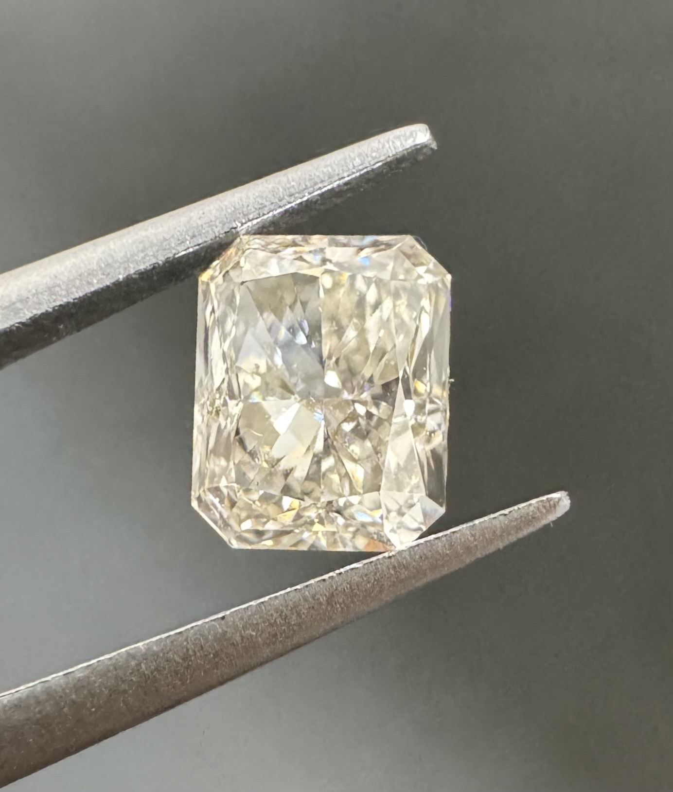 0.90ct Radiant SINGLE image 2 of 3