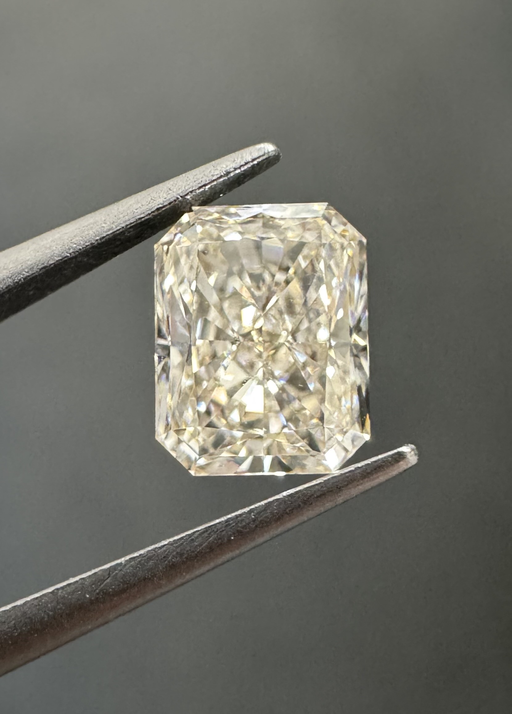 0.90ct Radiant SINGLE image 2 of 3