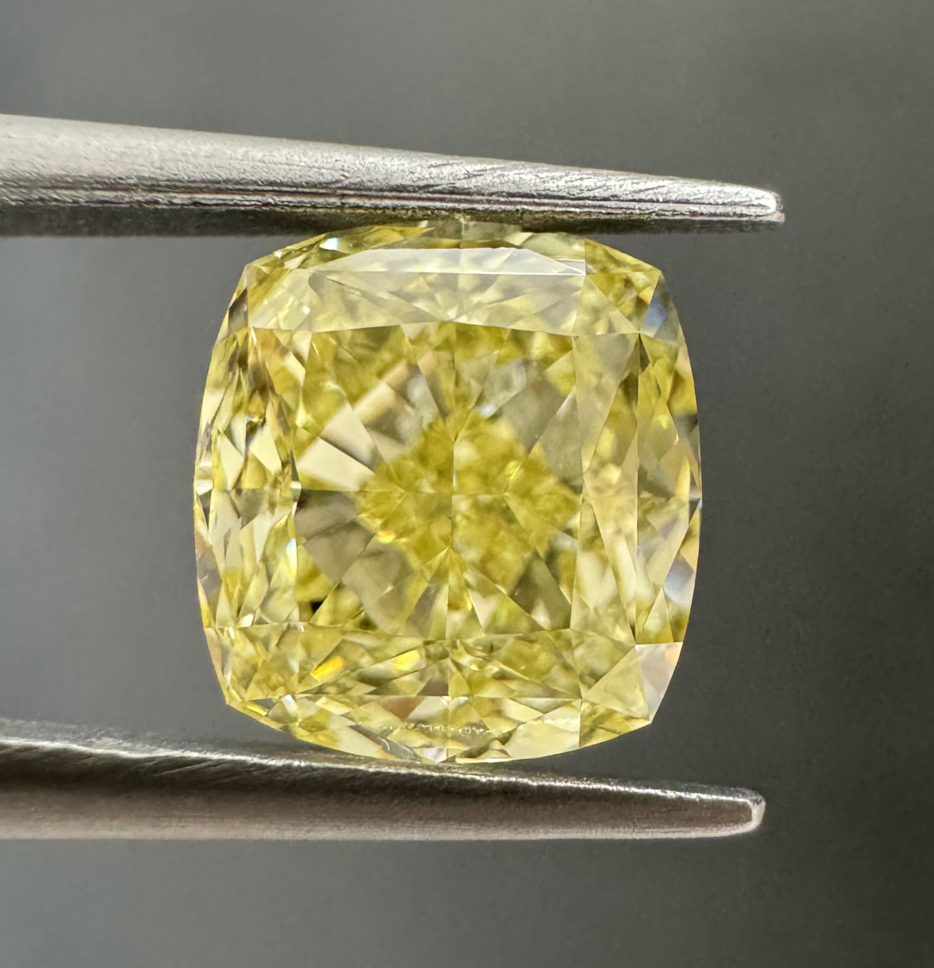 1.76ct Cushion SINGLE image 2 of 3