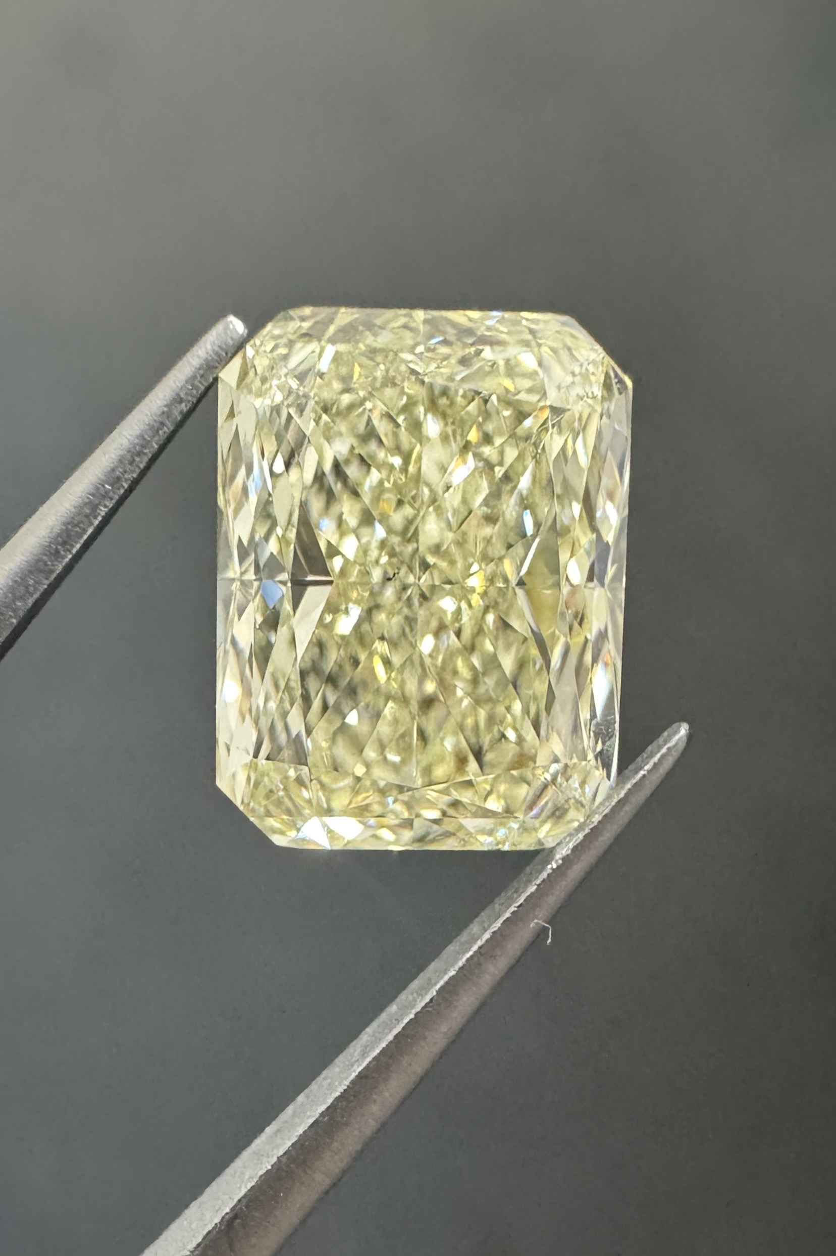 3.02ct Radiant SINGLE image 2 of 3