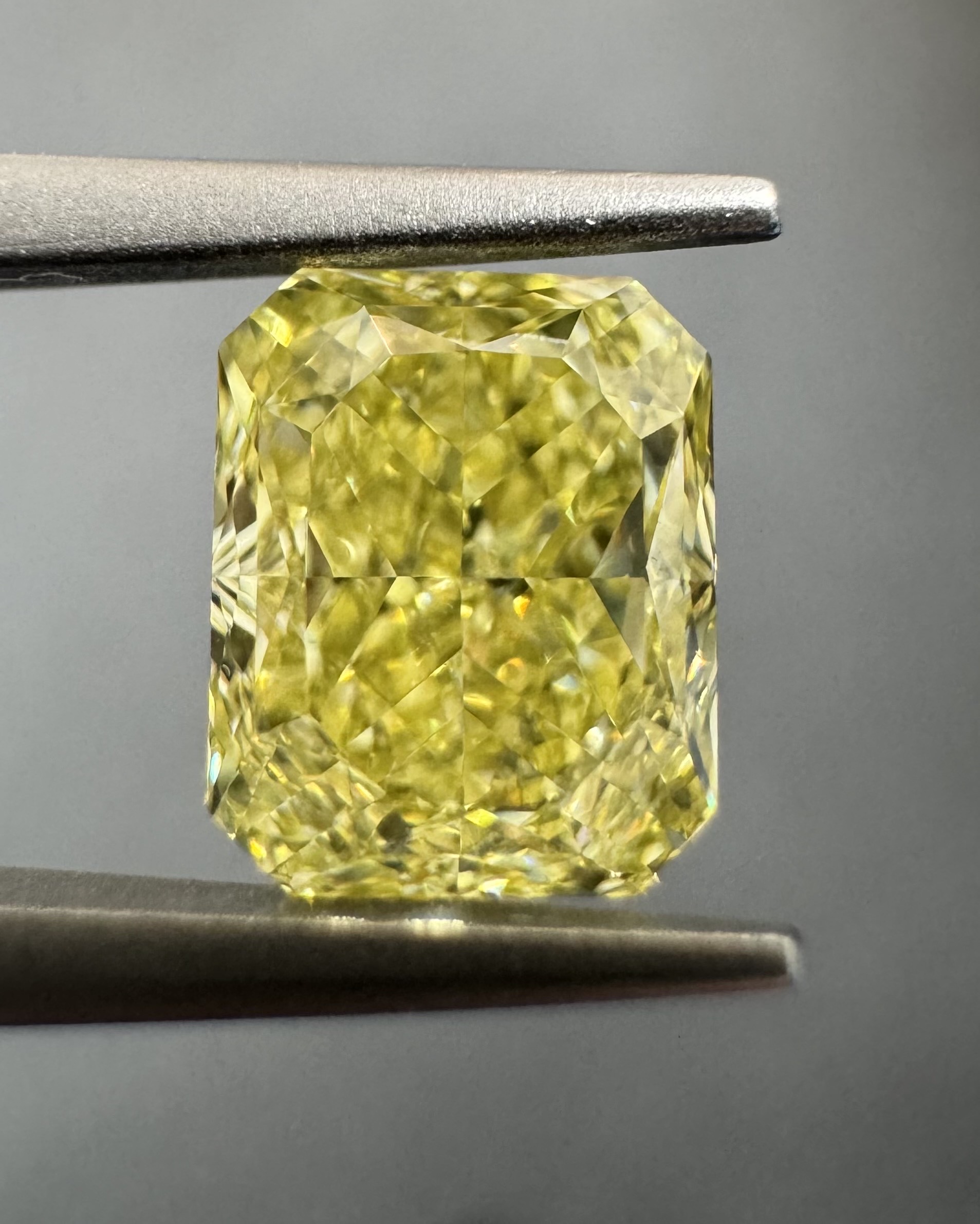 1.24ct Radiant SINGLE image 2 of 3
