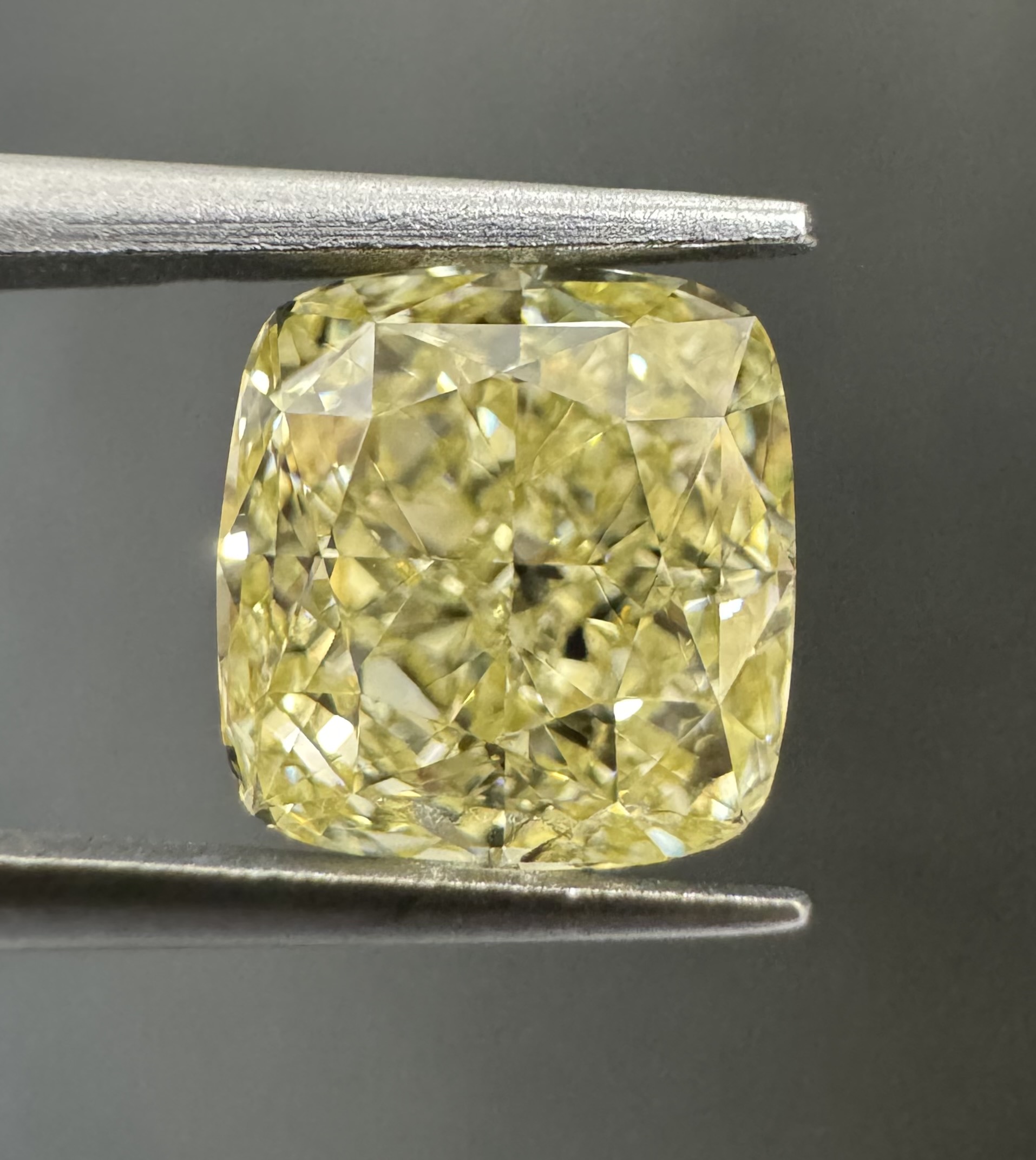 2.05ct Cushion SINGLE image 2 of 3