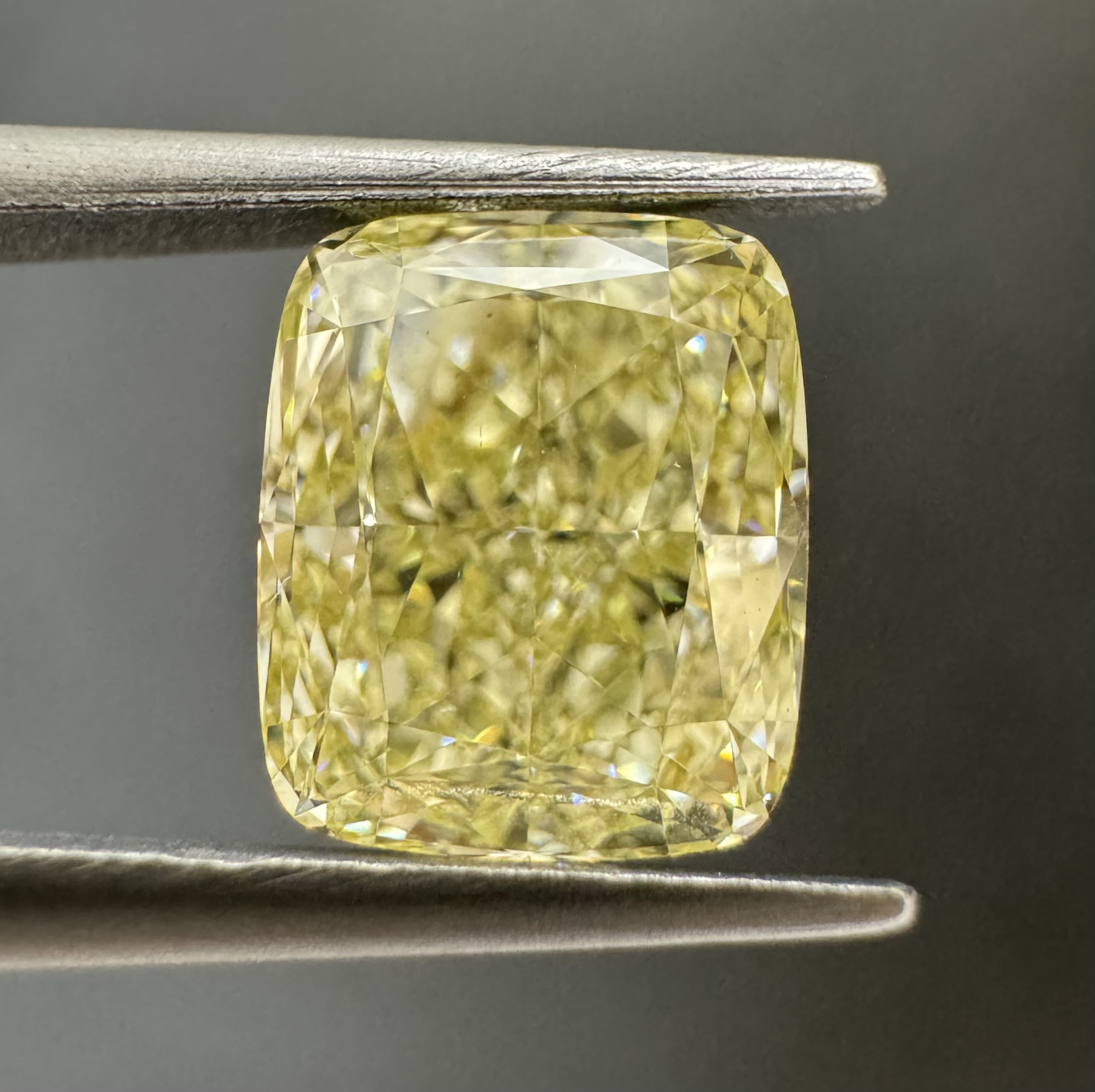 2.07ct Cushion SINGLE image 2 of 3