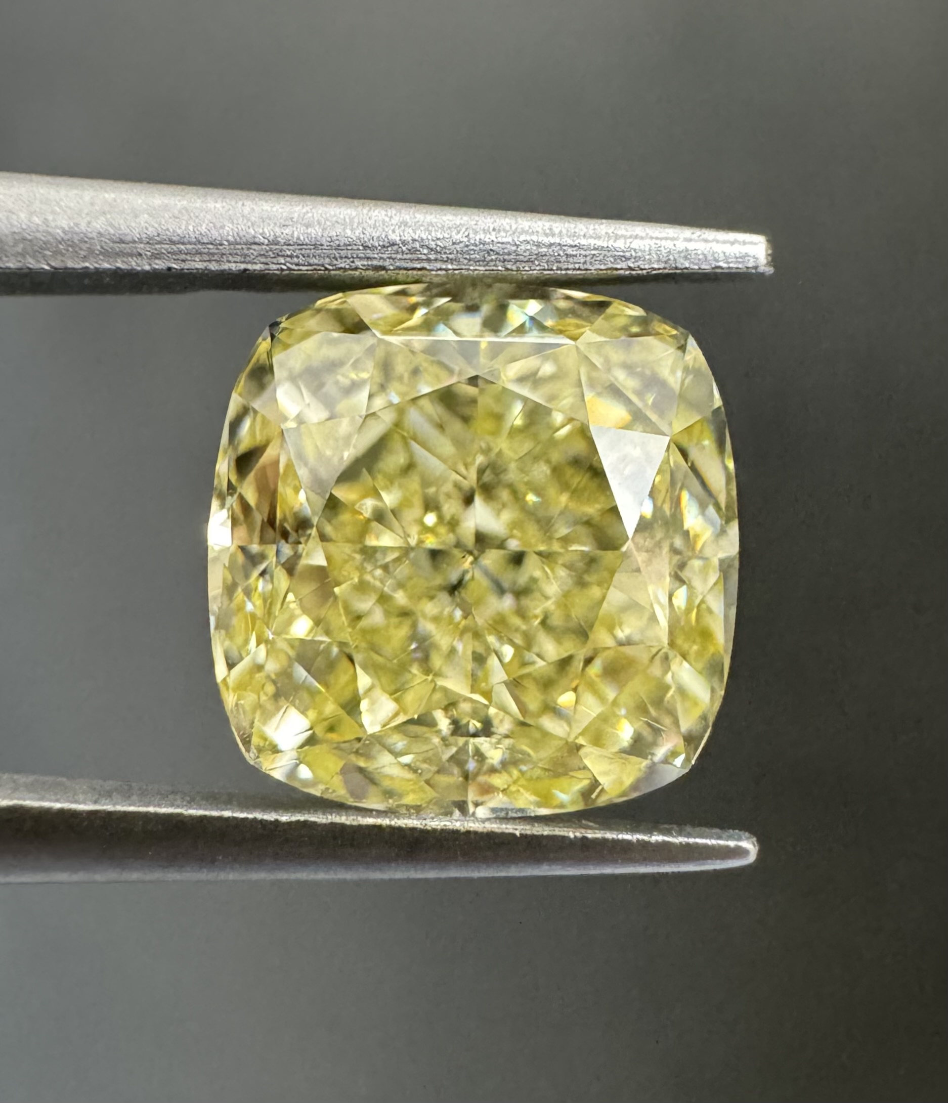 2.20ct Cushion SINGLE image 2 of 3