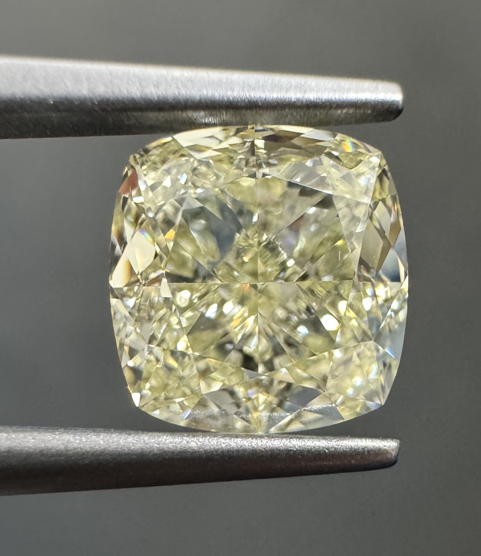 2.01ct Cushion SINGLE