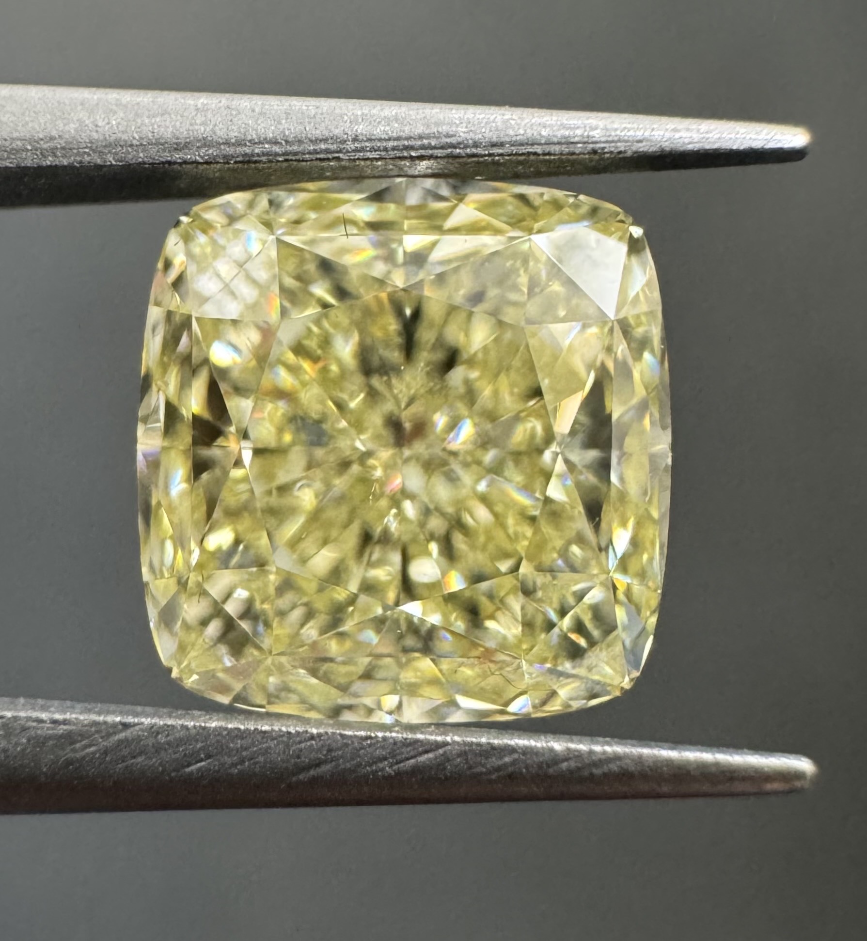 2.04ct Cushion SINGLE image 2 of 3