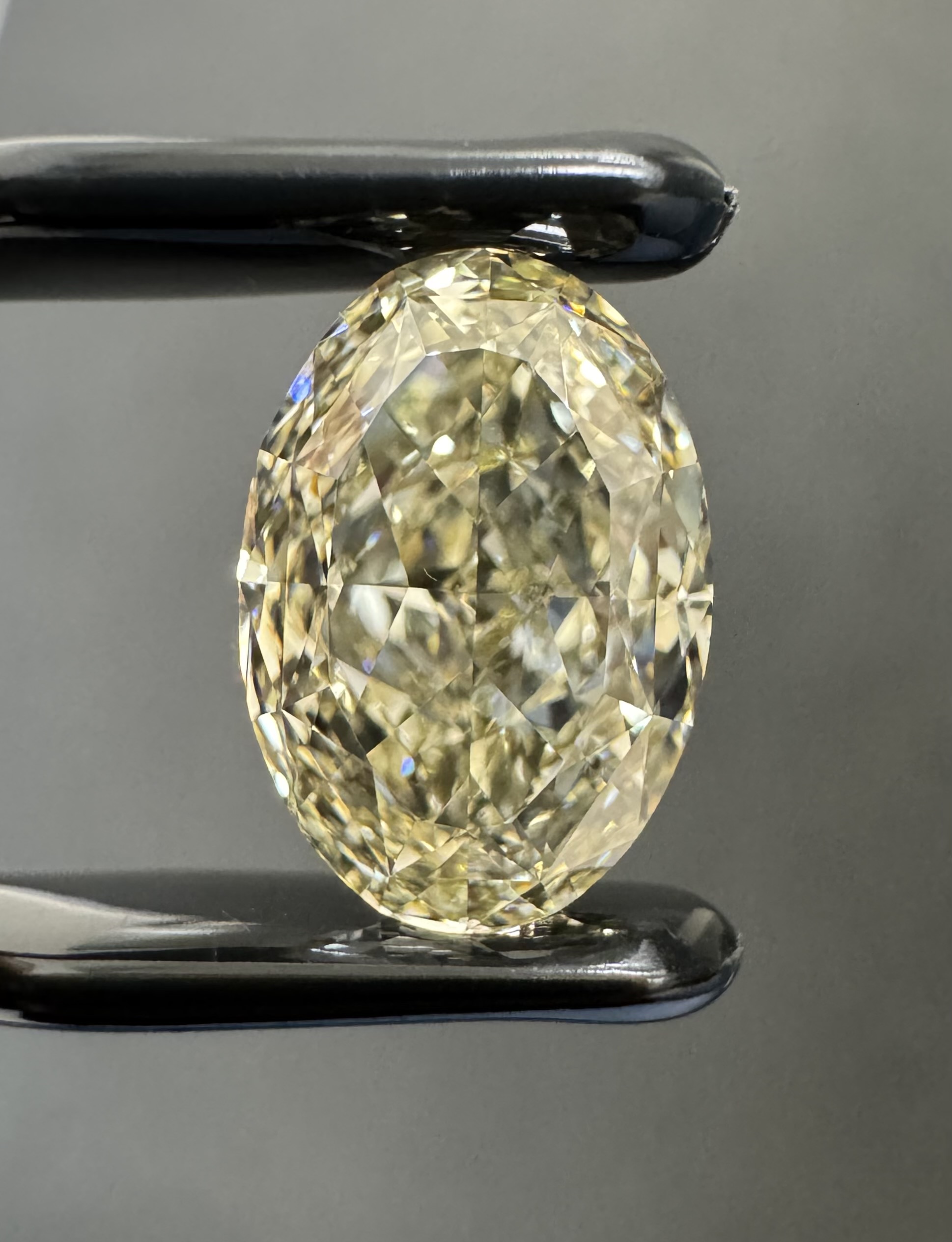 3.04ct Oval SINGLE image 2 of 3