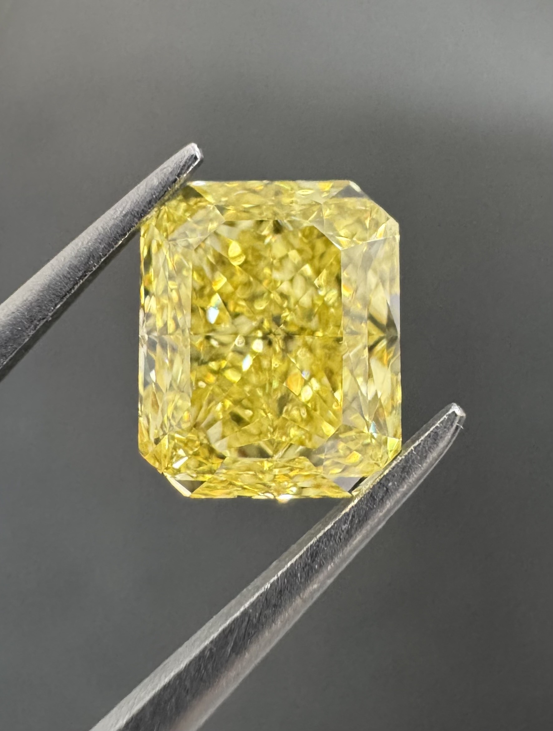 2.01ct Radiant SINGLE image 2 of 3