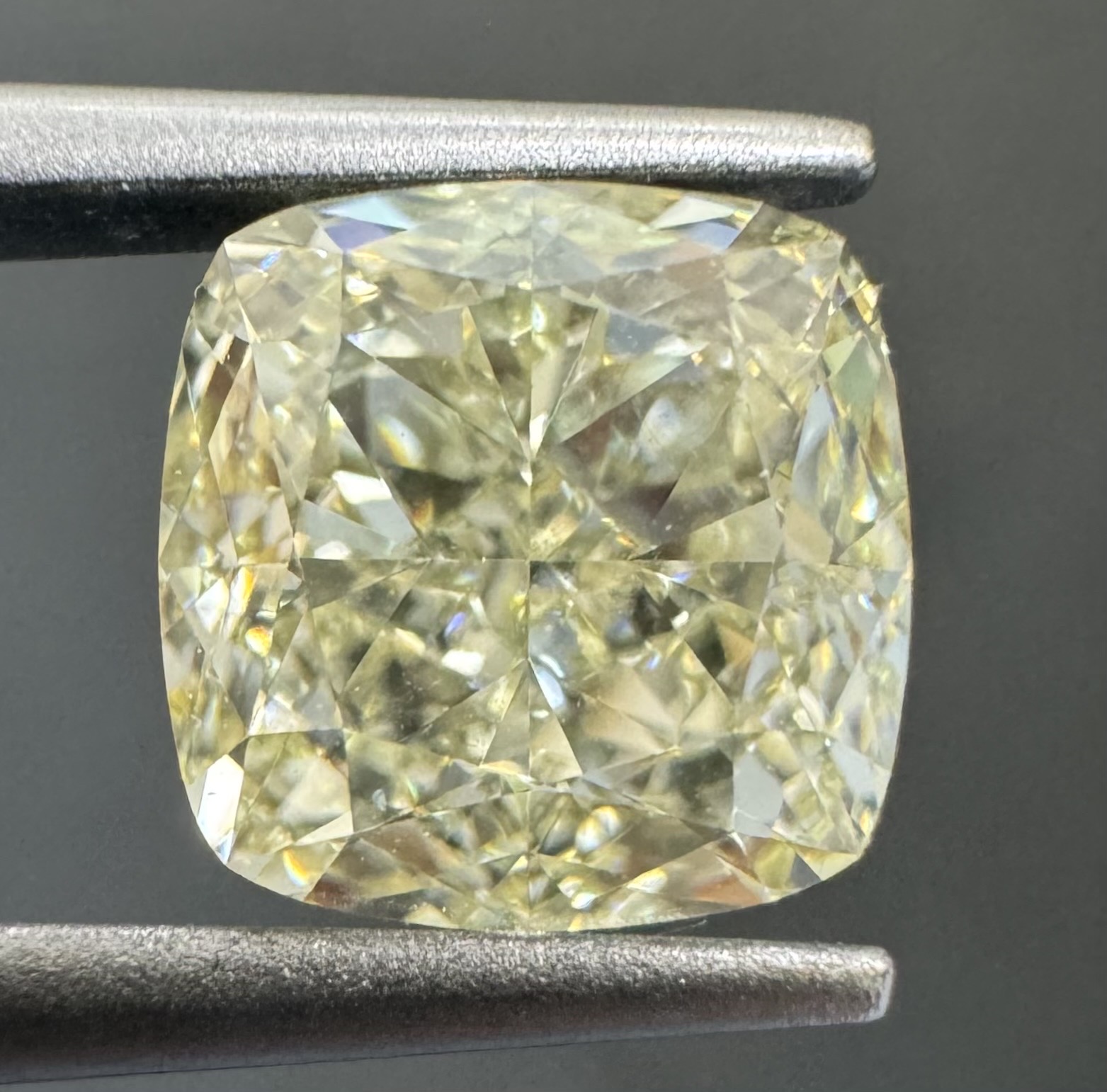 2.06ct Cushion SINGLE image 2 of 3