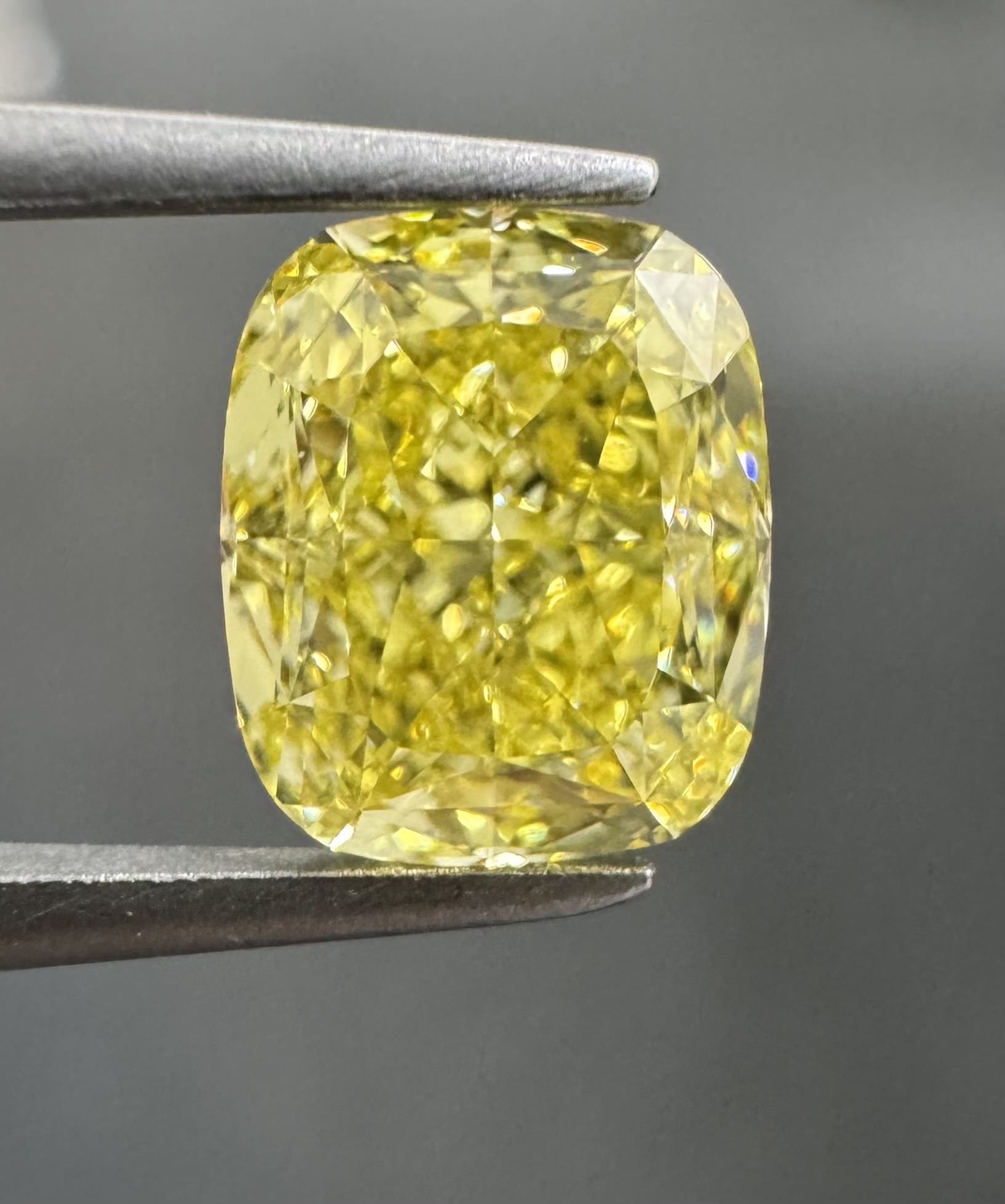 2.30ct Cushion SINGLE image 2 of 3