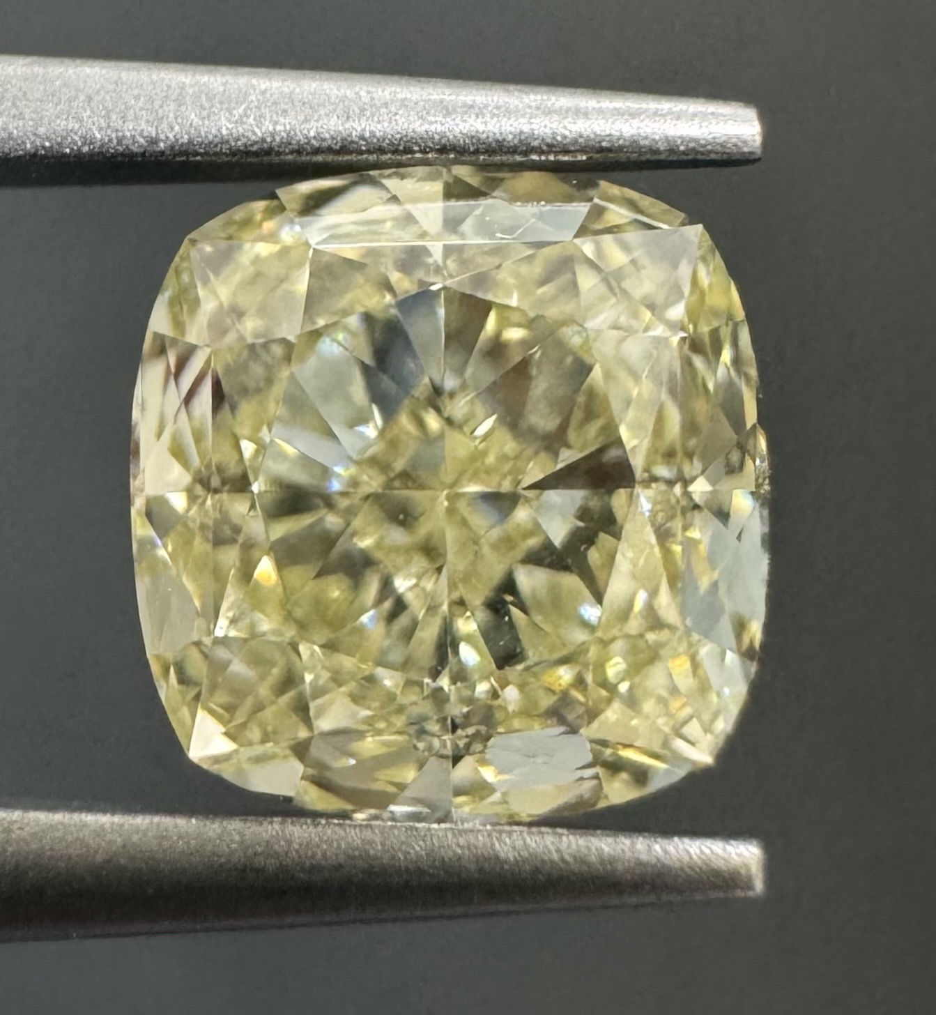 1.52ct Cushion SINGLE image 2 of 3