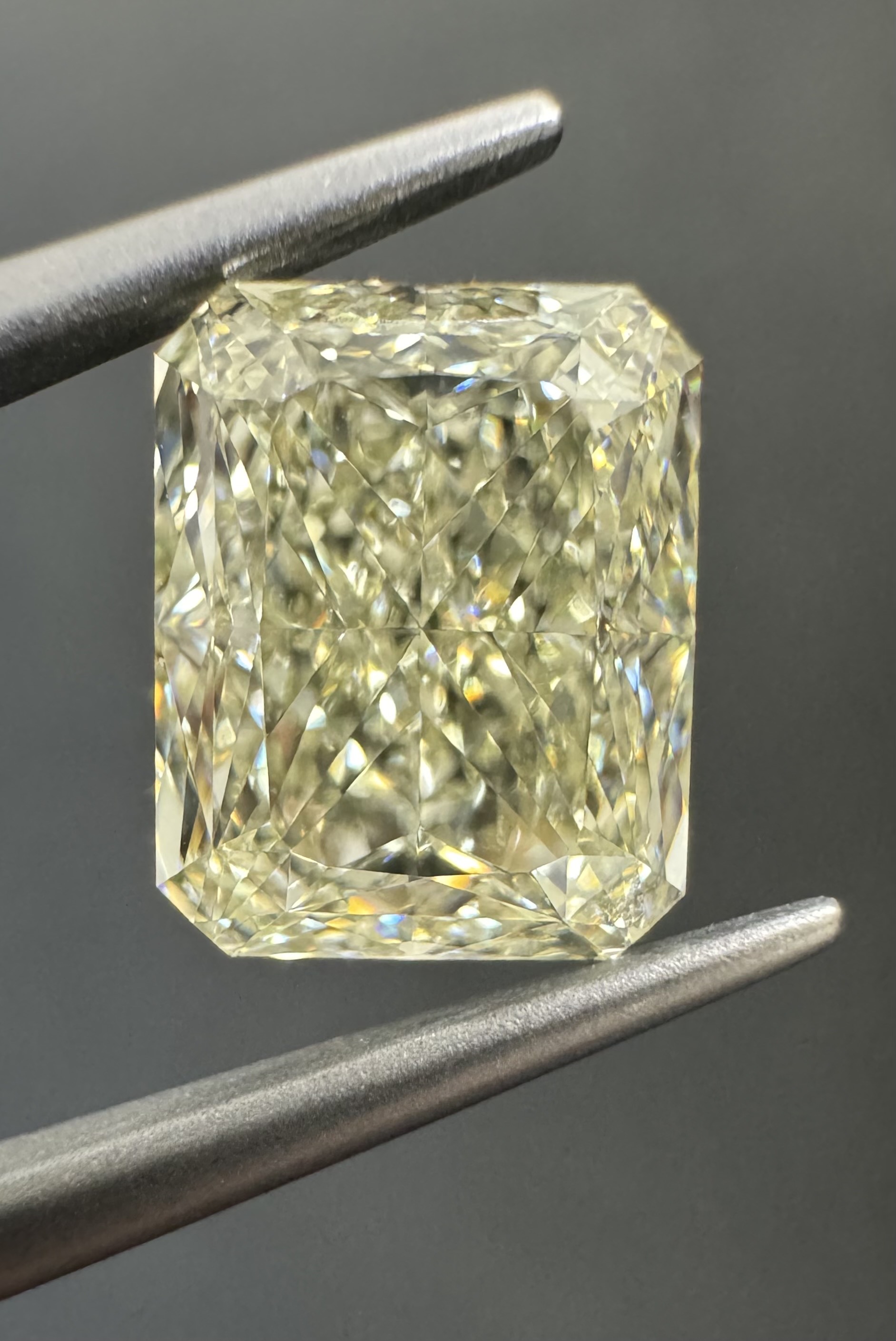 3.03ct Radiant SINGLE image 2 of 3