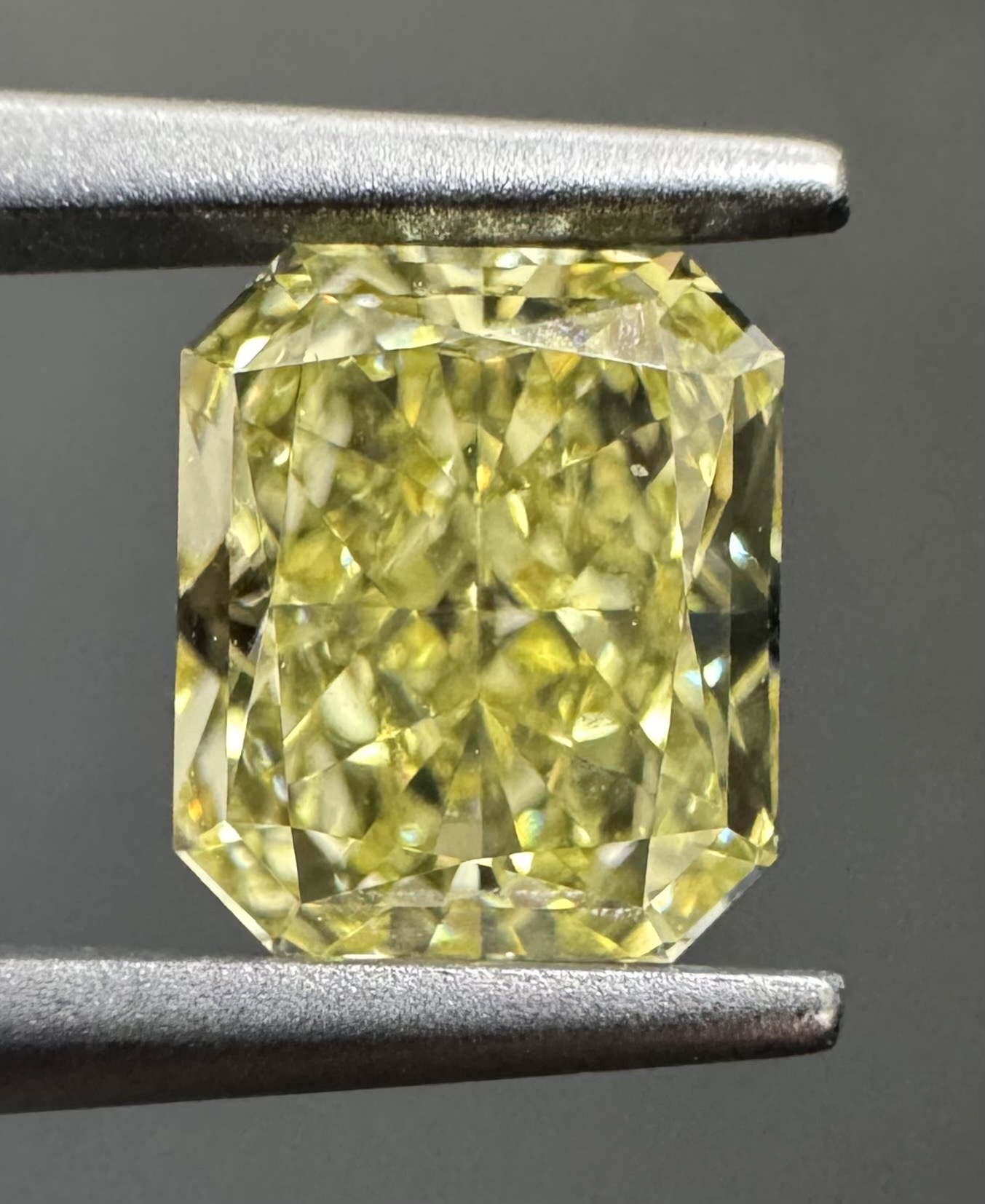 1.05ct Radiant SINGLE image 2 of 3