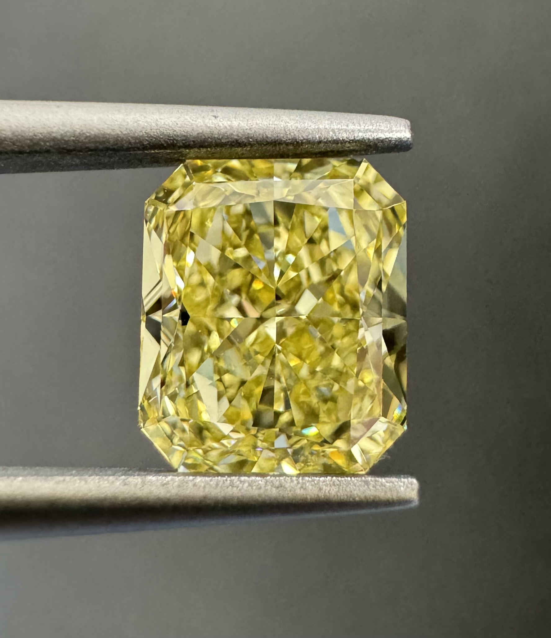 1.70ct Radiant SINGLE image 2 of 3