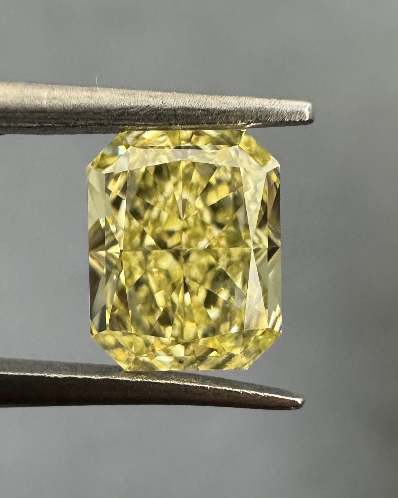 1.00ct Radiant SINGLE image 2 of 3