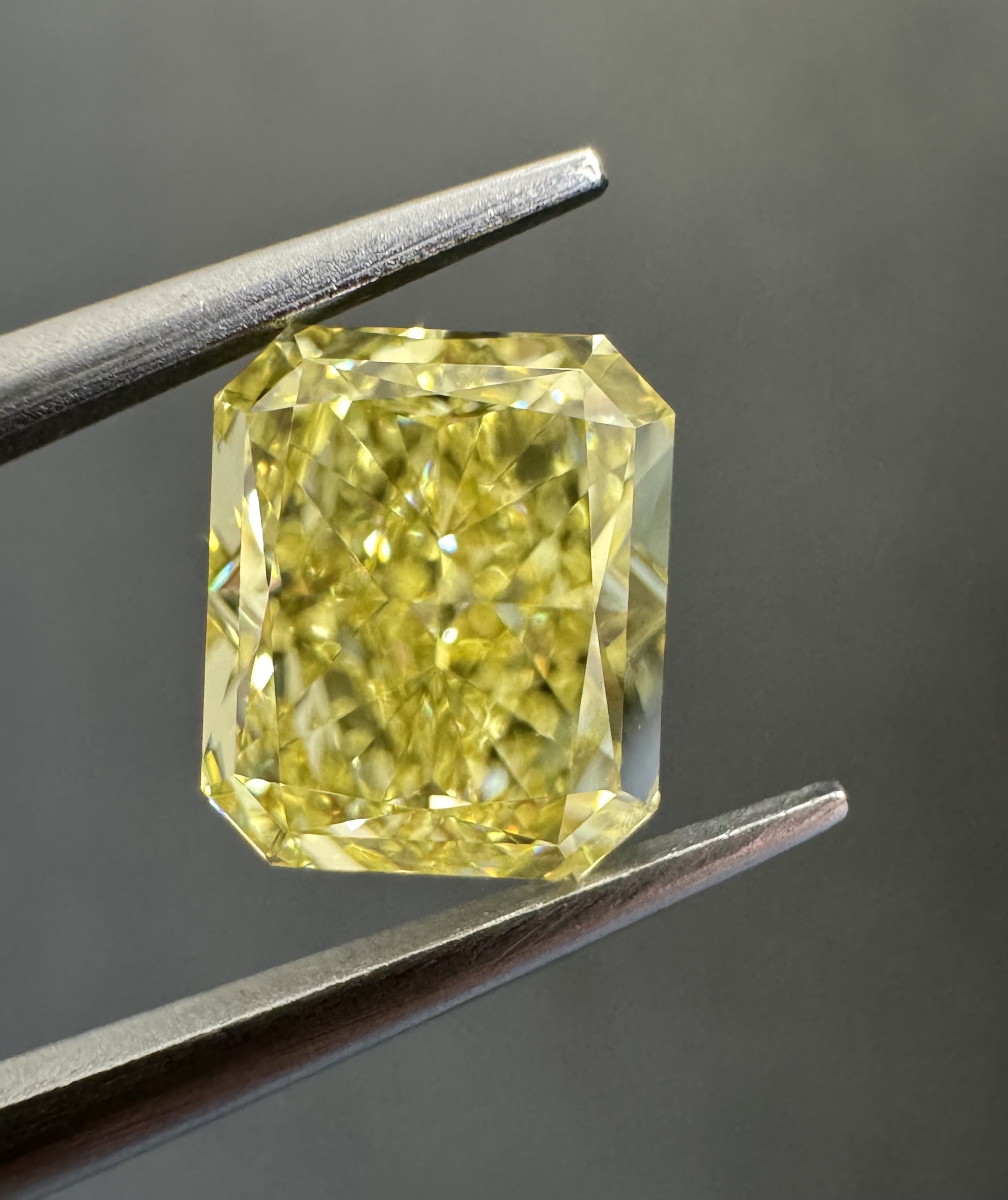 2.01ct Radiant SINGLE image 2 of 3