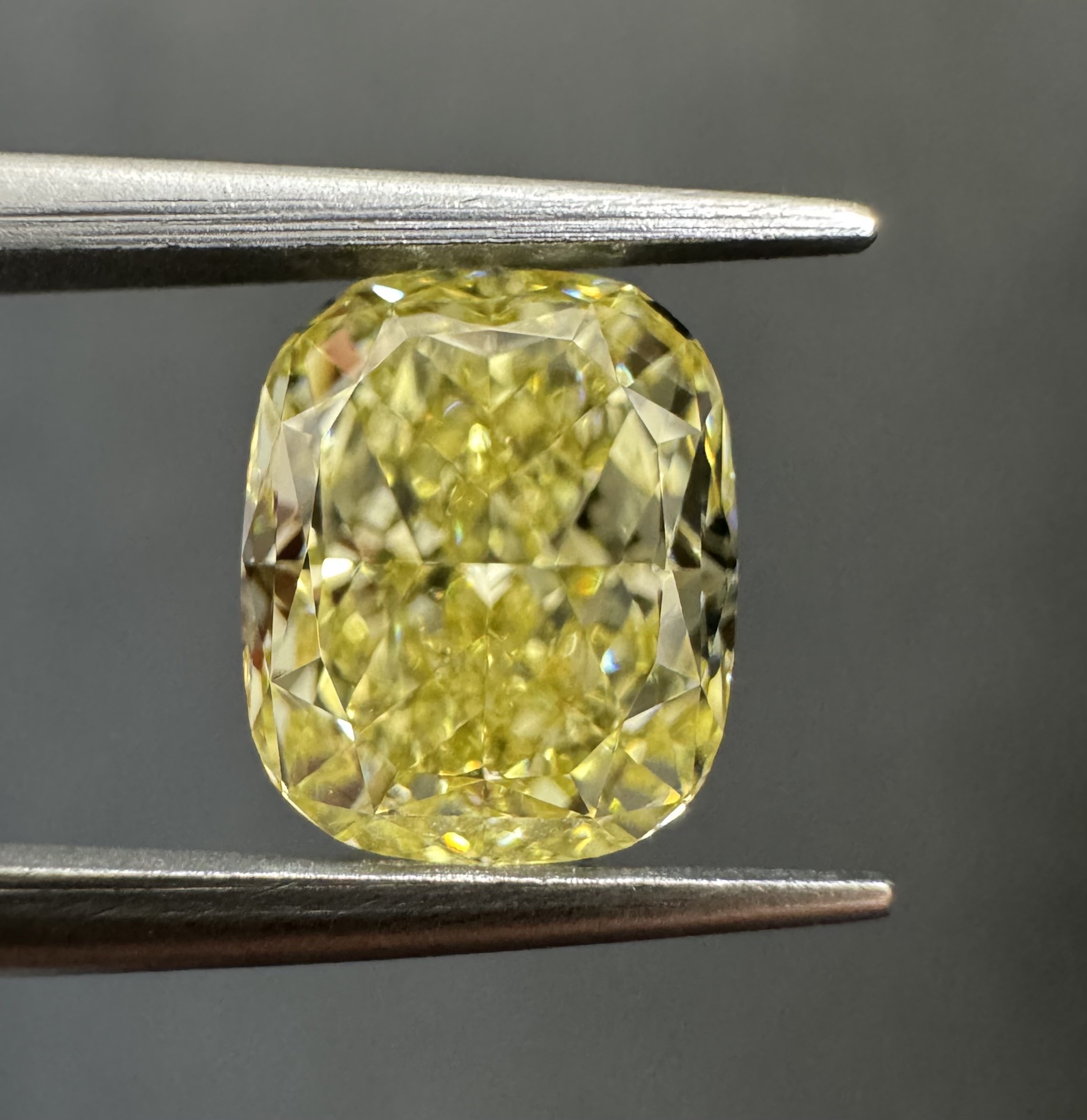 2.52ct Cushion SINGLE image 2 of 3