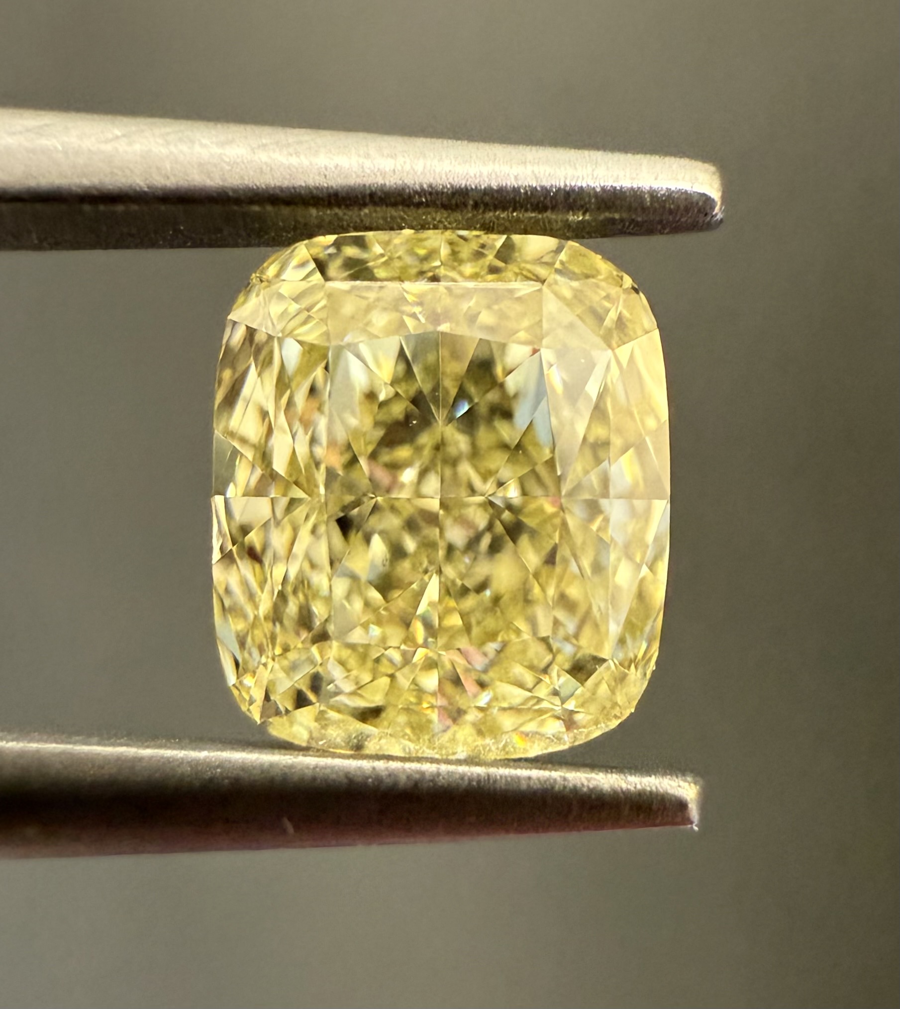 1.01ct Cushion SINGLE image 2 of 3