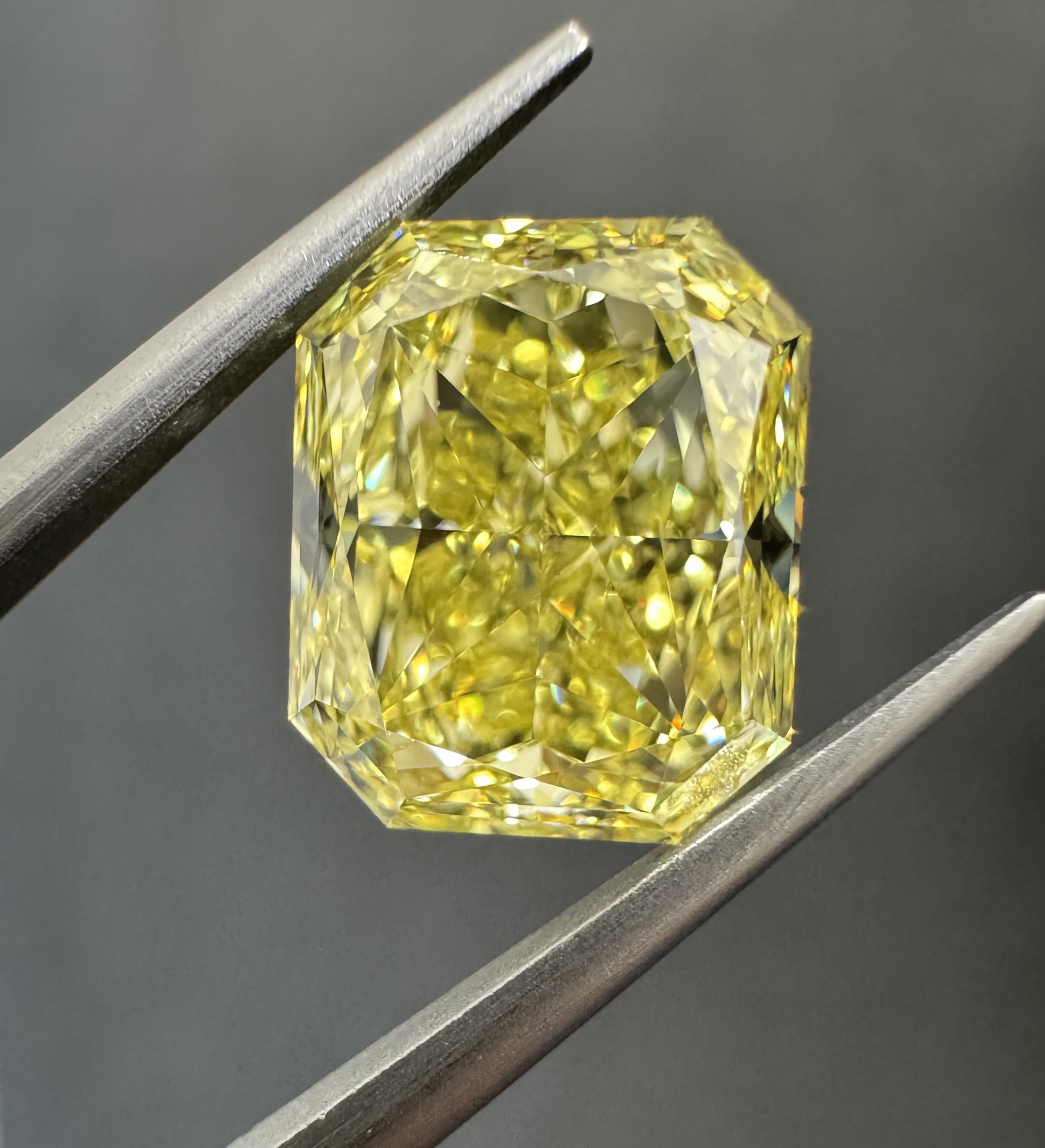 4.51ct Radiant SINGLE image 2 of 3