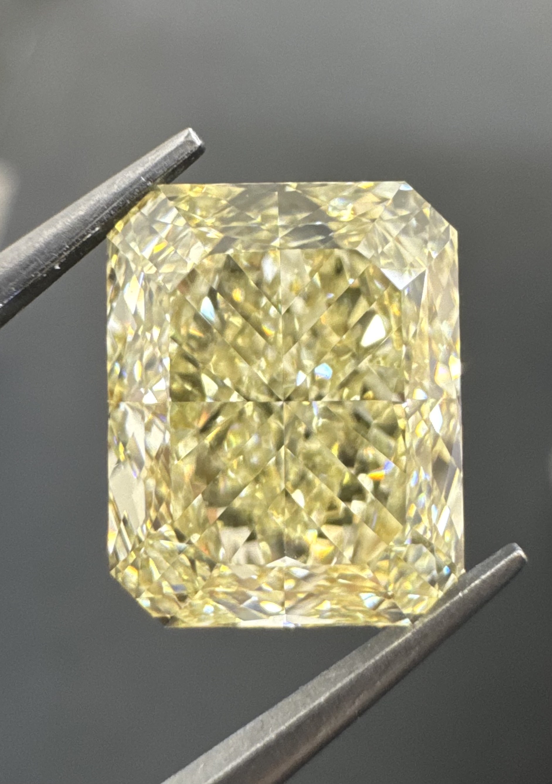 4.50ct Radiant SINGLE image 2 of 3